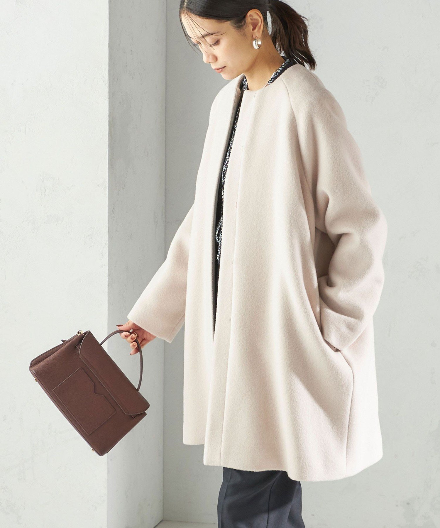 【シップス フォー ウィメン/SHIPS】のPure SUPER100 ノーカラー コート インテリア・キッズ・メンズ・レディースファッション・服の通販 founy(ファニー) 　ファッション　Fashion　レディースファッション　Fashion for Women　アウター　Coat / Outerwear Collection　コート・ロングコート・ピーコート　Long Coats, Peacoats & More　スリーブ　Sleeve, Long Sleeve / Short Sleeve　バランス　Balance, Style Balance　フェイス　Face, Facial Design　フォルム　Silhouette, Form　フロント　Front, Front Design　ポケット　Pocket, Pocket Detail　おすすめ　Recommended / Our Picks　2025年　2025　2025-2026秋冬・A/W　Autumn/Winter 2025–26 AW25–26　ベージュ系|ID: prp329100004755964 ipo3291000000034902818