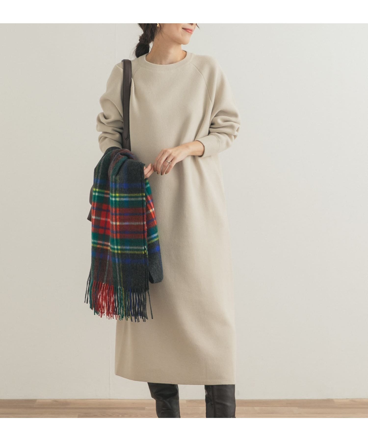 【アーバンリサーチ ドアーズ/URBAN RESEARCH DOORS】のスウェットライクニットワンピース インテリア・キッズ・メンズ・レディースファッション・服の通販 founy(ファニー) ファッション Fashion レディースファッション Fashion for Women ワンピース Dresses ニットワンピース Knit Dresses 今季 This Season, Current Season シンプル Simple, Minimal スウェット / スエット Sweatshirt, Sweatwear ストレート Straight, Straight Cut スリーブ Sleeve, Long Sleeve / Short Sleeve トレンド Trend, Trending Now バランス Balance, Style Balance リラックス Relax, Relaxed Fit A/W・秋冬 Autumn/Winter 冬 Winter / This Winter エレガント 上品 Elegant 2025年 2025 2025-2026秋冬・A/W Autumn/Winter 2025–26 AW25–26 ベージュ|ID: prp329100004756024 ipo3291000000034561970