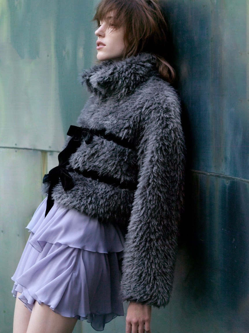 【スナイデル/SNIDEL】のSustainableリボンボアショートコート インテリア・キッズ・メンズ・レディースファッション・服の通販 founy(ファニー) 　ファッション　Fashion　レディースファッション　Fashion for Women　アウター　Coat / Outerwear Collection　コート・ロングコート・ピーコート　Long Coats, Peacoats & More　ウェーブ　Wavy Pattern　ショート　Short, Short Length　シンプル　Simple, Minimal　スタンド　Stand Collar, Upright Stand　スマート　Smart, Elegant　トレンド　Trend, Trending Now　フロント　Front, Front Design　ベロア　Velour, Soft Velvet　ボトム　Bottoms, Lower Wear　リボン　Ribbon, Bow　おすすめ　Recommended / Our Picks　エレガント 上品　Elegant　DGRY[008]|ID: prp329100004756117 ipo3291000000034403740