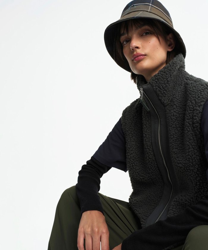 【エーグル/AIGLE】のノースリーブフルジップボアフリースベスト インテリア・キッズ・メンズ・レディースファッション・服の通販 founy(ファニー) https://founy.com/ ファッション Fashion レディースファッション Fashion for Women アウター Coat / Outerwear Collection トップス・カットソー Cut & Sew Tops キャミソール&ノースリーブ Camisoles & Sleeveless Tops ベスト&ジレ / 重ね着スタイル Vests & Gilets ジャケット Jacket, Outerwear ドローコード Drawcord, Drawstring Cord フィット Fit, Slim Fit フロント Front, Front Design ポケット Pocket, Pocket Detail |ID: prp329100004756175 ipo3291000000034404592