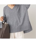 【イエナ/IENA】のライトウールVネックプルオーバー 人気、トレンドファッション・服の通販 founy(ファニー) ファッション Fashion レディースファッション Fashion for Women トップス・カットソー Cut & Sew Tops カジュアルプルオーバー・ニットトップス Pullovers & Knit Tops / Casual Pullovers Vネックトップス V-Neck Tops / V-Cut Neckline Shirts 2025年 2025 2025-2026秋冬・A/W Autumn/Winter 2025–26 AW25–26 ポンチョ Poncho, Cape Style thumbnail グレーA|ID: prp329100004756223 ipo3291000000034471488