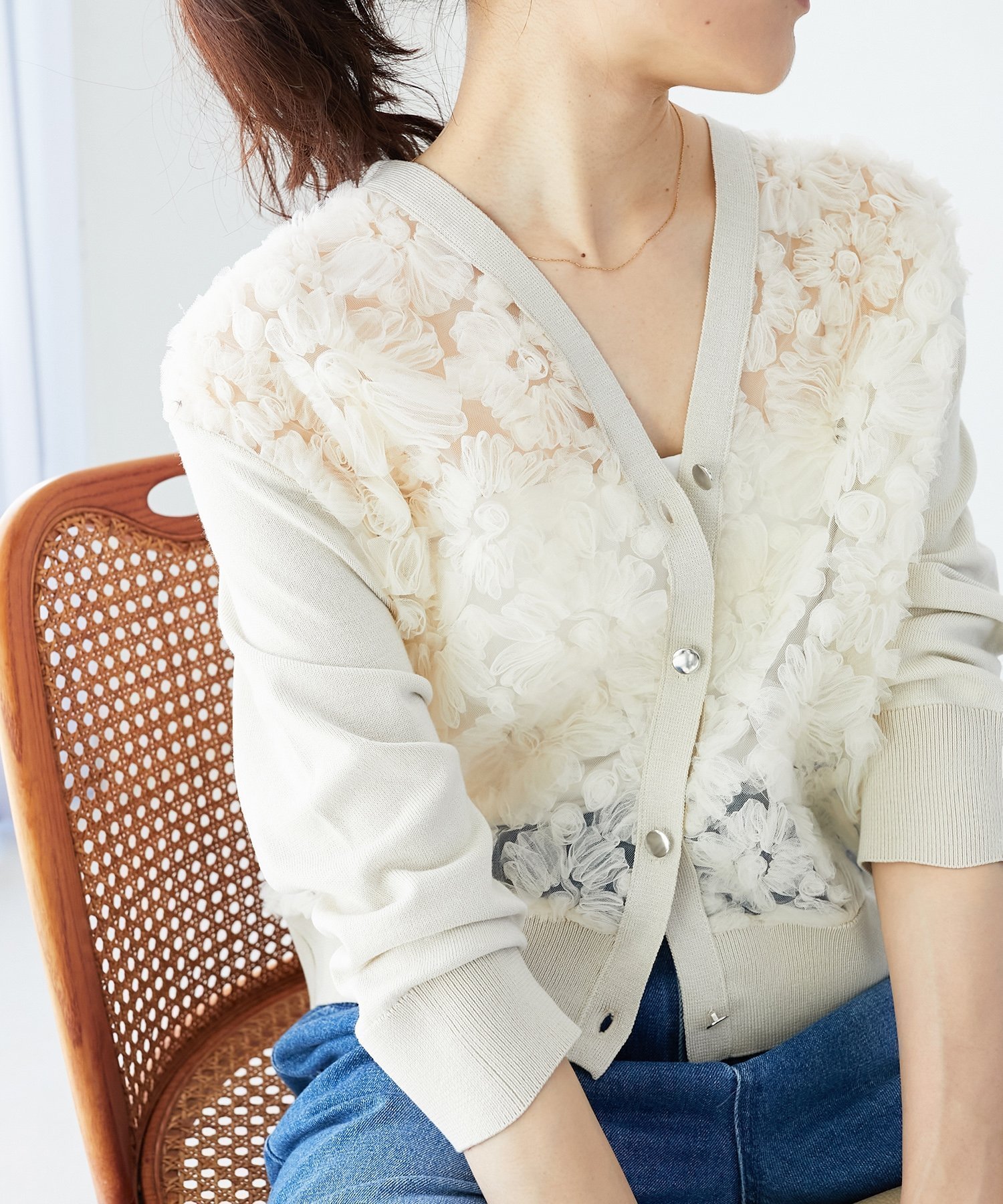 【ルクールブラン/le.coeur blanc】の《手洗い可能》チュール刺繍Vネックカーディガン 人気、トレンドファッション・服の通販 founy(ファニー) 　ファッション　Fashion　レディースファッション　Fashion for Women　トップス・カットソー　Cut & Sew Tops　カーディガン・羽織り　Layered Style Cardigans　Vネックトップス　V-Neck Tops / V-Cut Neckline Shirts　ウェーブ　Wavy Pattern　春　Spring　秋　Autumn　カーディガン　Cardigan, Knitwear　コンパクト　Compact, Small Size　チュール　Tulip, Tulip Motif　デニム　Denim, Jeans Material　長袖　Long Sleeve, Full Sleeve　フェミニン　Feminine, Girly　フラワー　Flower, Floral　ミックス　Mix, Mixed Style　モチーフ　Motif, Design Theme　S/S・春夏　SS, Spring/Summer, Warm Season　おすすめ　Recommended / Our Picks　夏　Summer　 other-1|ID: prp329100004756249 ipo3291000000034443051