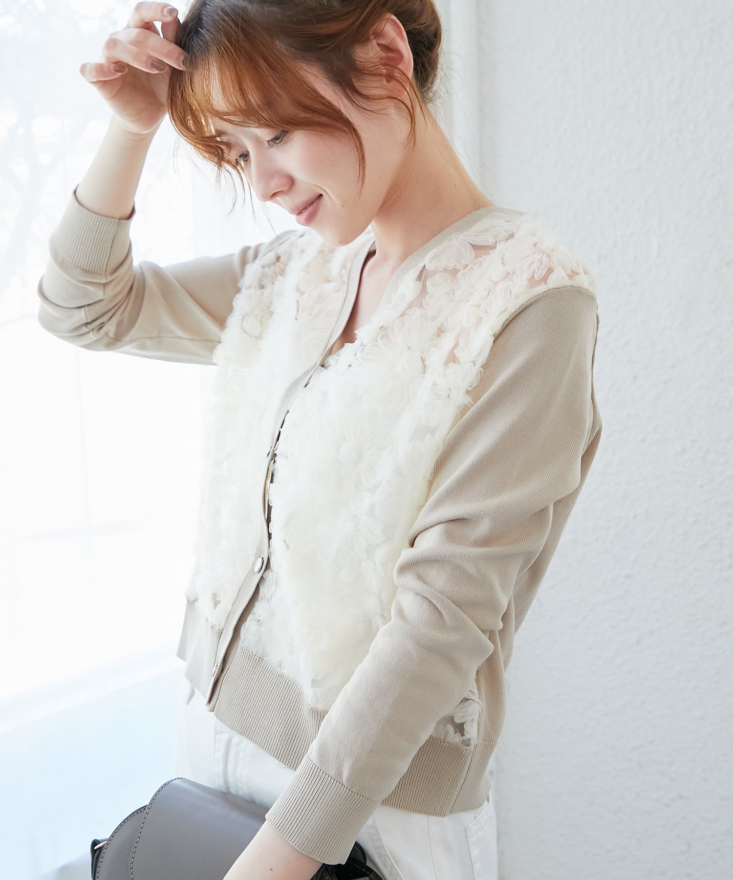 【ルクールブラン/le.coeur blanc】の《手洗い可能》チュール刺繍Vネックカーディガン インテリア・キッズ・メンズ・レディースファッション・服の通販 founy(ファニー) 　ファッション　Fashion　レディースファッション　Fashion for Women　トップス・カットソー　Cut & Sew Tops　カーディガン・羽織り　Layered Style Cardigans　Vネックトップス　V-Neck Tops / V-Cut Neckline Shirts　ウェーブ　Wavy Pattern　春　Spring　秋　Autumn　カーディガン　Cardigan, Knitwear　コンパクト　Compact, Small Size　チュール　Tulip, Tulip Motif　デニム　Denim, Jeans Material　長袖　Long Sleeve, Full Sleeve　フェミニン　Feminine, Girly　フラワー　Flower, Floral　ミックス　Mix, Mixed Style　モチーフ　Motif, Design Theme　S/S・春夏　SS, Spring/Summer, Warm Season　おすすめ　Recommended / Our Picks　夏　Summer　ベージュ|ID: prp329100004756249 ipo3291000000034443055