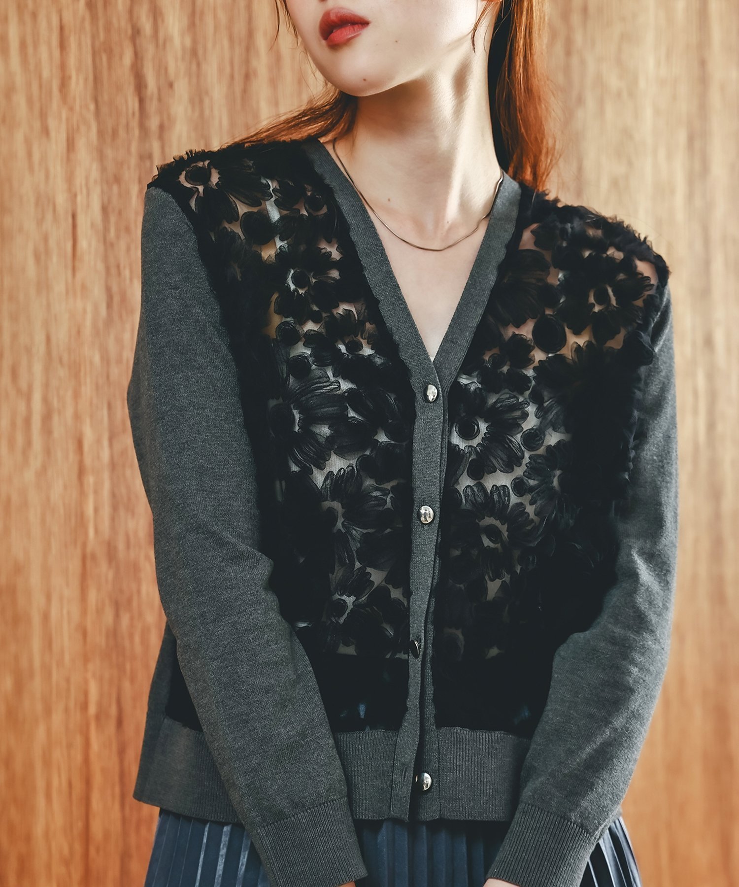 【ルクールブラン/le.coeur blanc】の《手洗い可能》チュール刺繍Vネックカーディガン インテリア・キッズ・メンズ・レディースファッション・服の通販 founy(ファニー) 　ファッション　Fashion　レディースファッション　Fashion for Women　トップス・カットソー　Cut & Sew Tops　カーディガン・羽織り　Layered Style Cardigans　Vネックトップス　V-Neck Tops / V-Cut Neckline Shirts　ウェーブ　Wavy Pattern　春　Spring　秋　Autumn　カーディガン　Cardigan, Knitwear　コンパクト　Compact, Small Size　チュール　Tulip, Tulip Motif　デニム　Denim, Jeans Material　長袖　Long Sleeve, Full Sleeve　フェミニン　Feminine, Girly　フラワー　Flower, Floral　ミックス　Mix, Mixed Style　モチーフ　Motif, Design Theme　S/S・春夏　SS, Spring/Summer, Warm Season　おすすめ　Recommended / Our Picks　夏　Summer　グレー|ID: prp329100004756249 ipo3291000000034443060