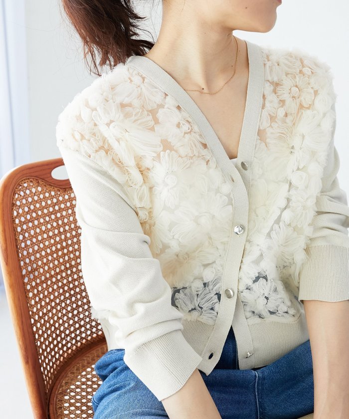 【ルクールブラン/le.coeur blanc】の《手洗い可能》チュール刺繍Vネックカーディガン インテリア・キッズ・メンズ・レディースファッション・服の通販 founy(ファニー) https://founy.com/ ファッション Fashion レディースファッション Fashion for Women トップス・カットソー Cut & Sew Tops カーディガン・羽織り Layered Style Cardigans Vネックトップス V-Neck Tops / V-Cut Neckline Shirts ウェーブ Wavy Pattern 春 Spring 秋 Autumn カーディガン Cardigan, Knitwear コンパクト Compact, Small Size チュール Tulip, Tulip Motif デニム Denim, Jeans Material 長袖 Long Sleeve, Full Sleeve フェミニン Feminine, Girly フラワー Flower, Floral ミックス Mix, Mixed Style モチーフ Motif, Design Theme S/S・春夏 SS, Spring/Summer, Warm Season おすすめ Recommended / Our Picks 夏 Summer |ID: prp329100004756249 ipo3291000000034580389