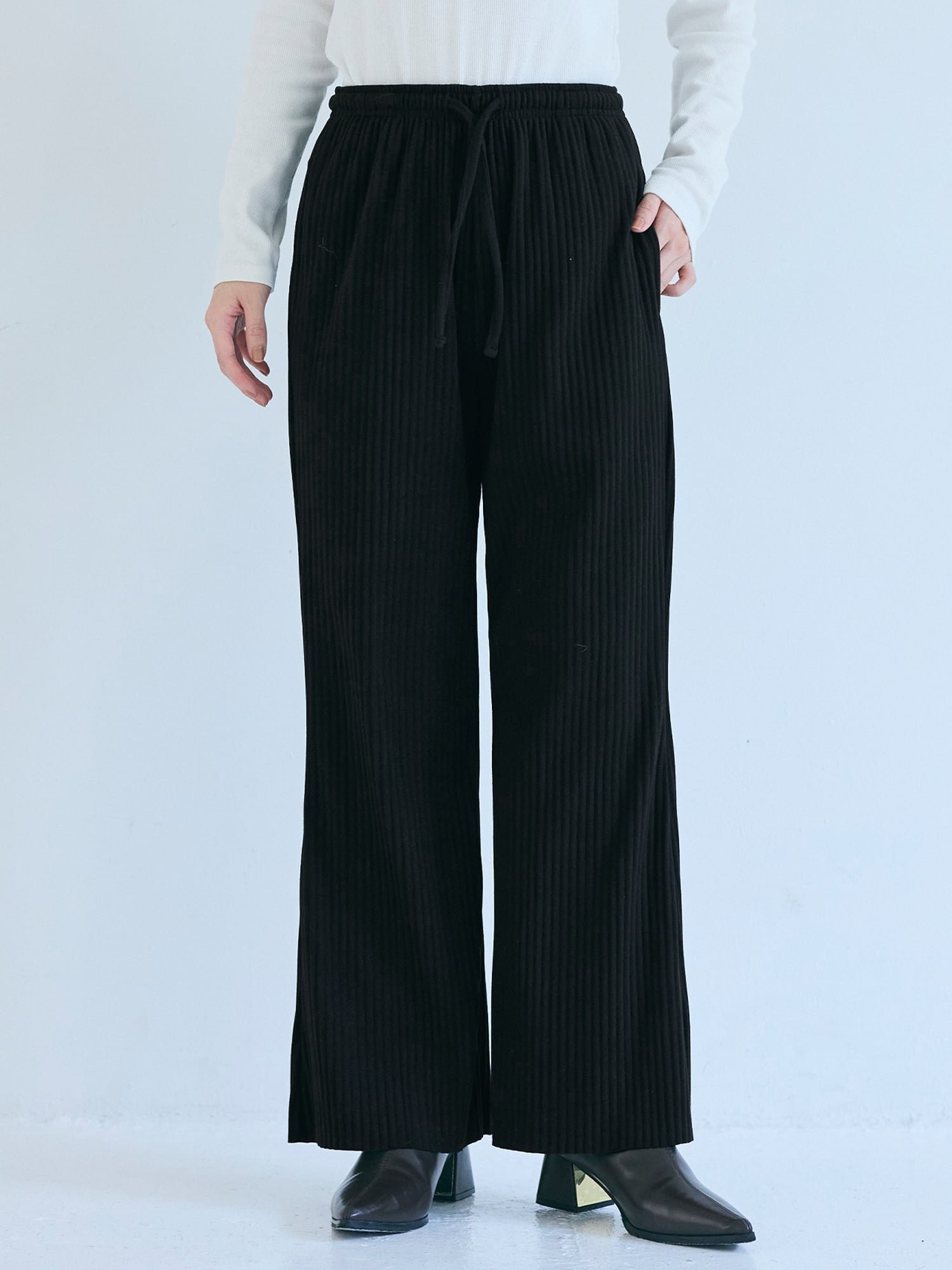 【コカ/COCA】の【新色追加】スムースリブパンツ インテリア・キッズ・メンズ・レディースファッション・服の通販 founy(ファニー) 　ファッション　Fashion　レディースファッション　Fashion for Women　パンツ　Pants & Trousers　シンプル　Simple, Minimal　スウェット / スエット　Sweatshirt, Sweatwear　フレア　Flare, Flared　プリーツ　Pleats, Pleated　ベーシック　Basic, Essential　ボトム　Bottoms, Lower Wear　ポケット　Pocket, Pocket Detail　無地　Plain, Solid Color　リラックス　Relax, Relaxed Fit　ロング　Long, Long-Length　おすすめ　Recommended / Our Picks　2025年　2025　2025-2026秋冬・A/W　Autumn/Winter 2025–26 AW25–26　Black|ID: prp329100004757029 ipo3291000000034507490