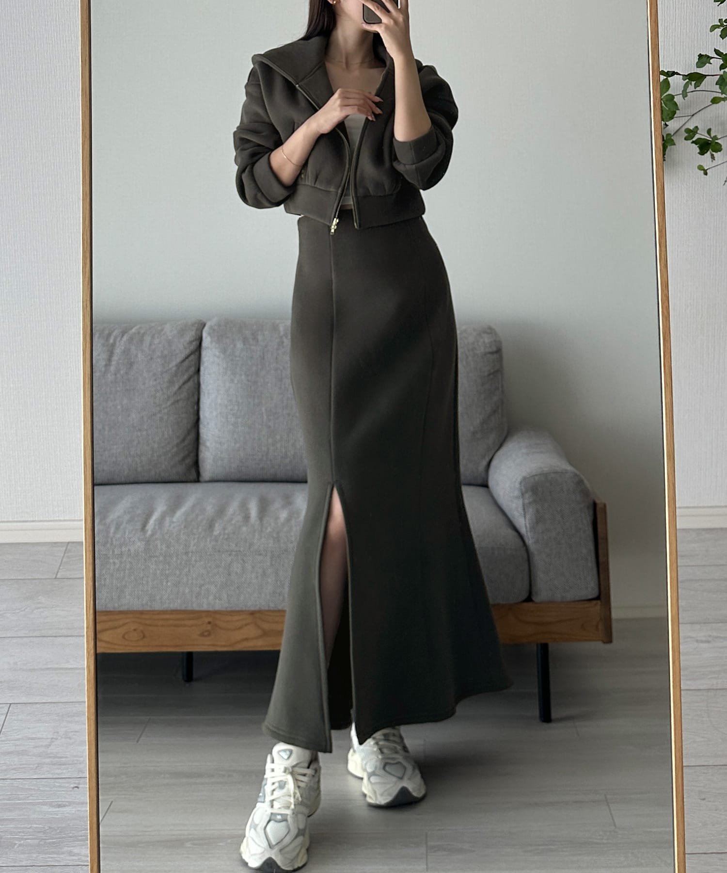 【ジュノア/JUNOAH】のLouere 裏起毛スウェットショートパーカー+スリットマーメイドスカートSET インテリア・キッズ・メンズ・レディースファッション・服の通販 founy(ファニー) ファッション Fashion レディースファッション Fashion for Women セットアップ Matching Sets スカート・ミニ/ミディ/マキシ Skirts / Mini, Midi & Maxi Skirts チャコール|ID: prp329100004757088 ipo3291000000034486829