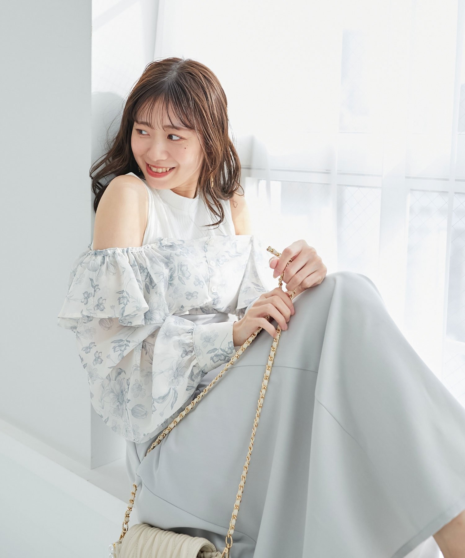 【マジェスティック レゴン/MAJESTIC LEGON】のウエストきゅっとフリルワンピース インテリア・キッズ・メンズ・レディースファッション・服の通販 founy(ファニー) 　ファッション　Fashion　レディースファッション　Fashion for Women　ワンピース　Dresses　インナー　Innerwear　カーディガン　Cardigan, Knitwear　とろみ　Fluid, Flowy Fabric　ダウン　Down, Puffer　トレンド　Trend, Trending Now　ドッキング　Docking, Mixed Material　フェミニン　Feminine, Girly　フリル　Frill, Ruffle　レース　Lace, Lace Fabric　再入荷　Restock / Back in Stock　グレー|ID: prp329100004757184 ipo3291000000034414197