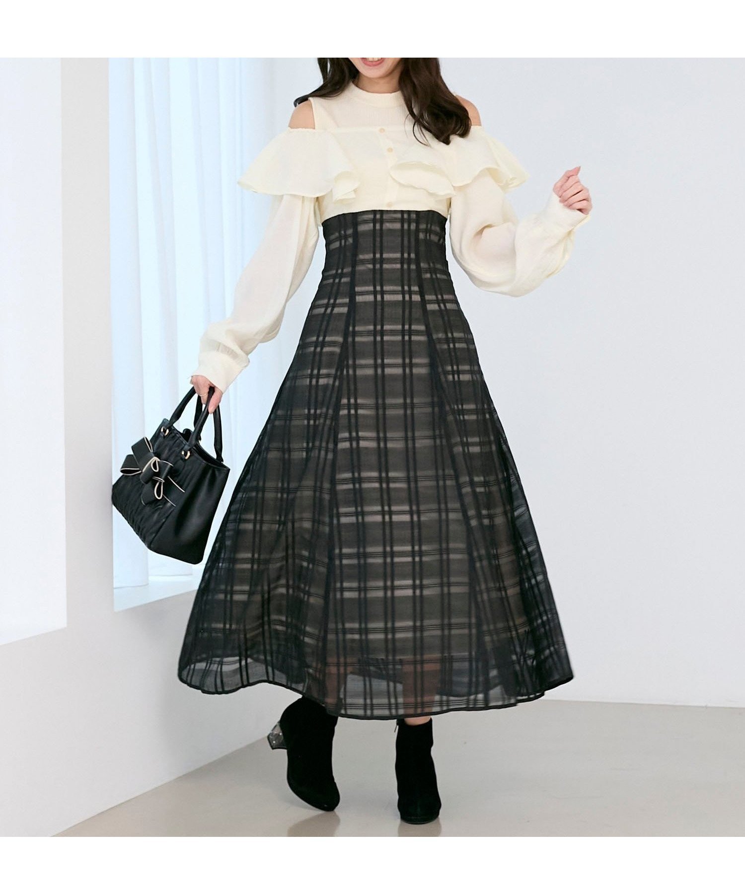 【マジェスティック レゴン/MAJESTIC LEGON】のウエストきゅっとフリルワンピース インテリア・キッズ・メンズ・レディースファッション・服の通販 founy(ファニー) 　ファッション　Fashion　レディースファッション　Fashion for Women　ワンピース　Dresses　インナー　Innerwear　カーディガン　Cardigan, Knitwear　とろみ　Fluid, Flowy Fabric　ダウン　Down, Puffer　トレンド　Trend, Trending Now　ドッキング　Docking, Mixed Material　フェミニン　Feminine, Girly　フリル　Frill, Ruffle　レース　Lace, Lace Fabric　再入荷　Restock / Back in Stock　ブラック柄|ID: prp329100004757184 ipo3291000000034414201