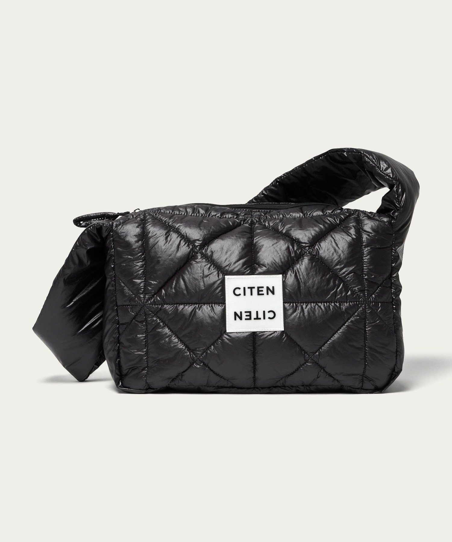 【シテン/CITEN】のCITEN パデッド ビッグ ショルダー インテリア・キッズ・メンズ・レディースファッション・服の通販 founy(ファニー) ファッション Fashion レディースファッション Fashion for Women キルティング Quilted, Quilting ショルダー Shoulder, Shoulder Strap シンプル Simple, Minimal ジップ Zip, Zipper スクエア Square, Square Shape ビッグ Big, Oversized フィット Fit, Slim Fit ポケット Pocket, Pocket Detail おすすめ Recommended / Our Picks BLACK|ID: prp329100004757283 ipo3291000000034873552