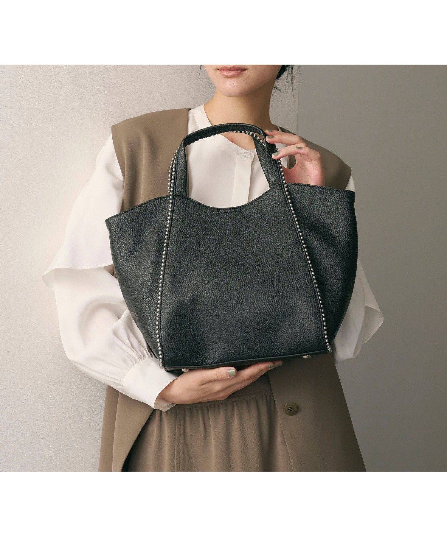 【ビューティ&ユース ユナイテッドアローズ/BEAUTY&YOUTH / UNITED ARROWS】のボールチェーン トートバッグ -2WAY- インテリア・キッズ・メンズ・レディースファッション・服の通販 founy(ファニー) 　ファッション　Fashion　レディースファッション　Fashion for Women　バッグ　Bags　コンパクト　Compact, Small Size　ショルダー　Shoulder, Shoulder Strap　チェーン　Chain, Chain Strap　おすすめ　Recommended / Our Picks　エレガント 上品　Elegant　ビジネス 仕事 通勤　Business / Work / Commuting　BLACK|ID: prp329100004757330 ipo3291000000034623074