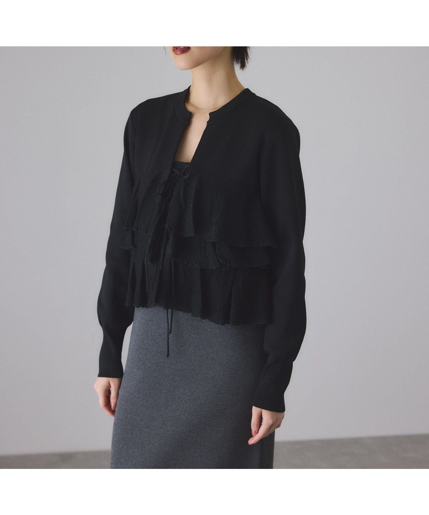 【アダム エ ロペ/ADAM ET ROPE'】の【サステナブル】フリルカーディガン インテリア・キッズ・メンズ・レディースファッション・服の通販 founy(ファニー) ファッション Fashion レディースファッション Fashion for Women トップス・カットソー Cut & Sew Tops カーディガン・羽織り Layered Style Cardigans カーディガン Cardigan, Knitwear コンパクト Compact, Small Size シルバー Silver, Metallic Silver デニム Denim, Jeans Material 定番 Standard, Basic Item 人気 Popular, Best Seller フェミニン Feminine, Girly フリル Frill, Ruffle ボトム Bottoms, Lower Wear ポケット Pocket, Pocket Detail ランダム Random, Irregular おすすめ Recommended / Our Picks 2025年 2025 2025-2026秋冬・A/W Autumn/Winter 2025–26 AW25–26 ブラック(01)|ID: prp329100004757351 ipo3291000000034831551