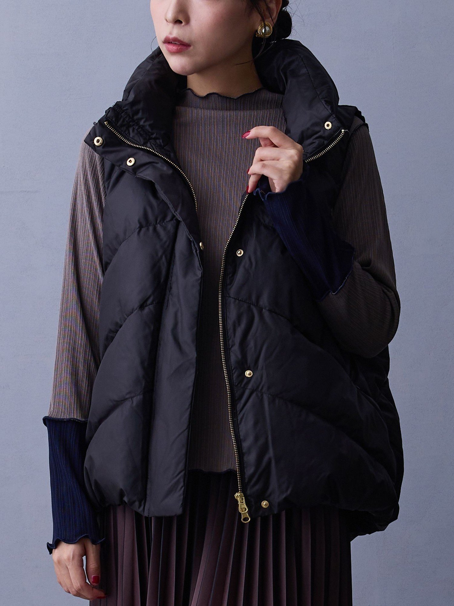 【ニコル クラブ/NICOLE CLUB】のダウンベスト インテリア・キッズ・メンズ・レディースファッション・服の通販 founy(ファニー) 　ファッション　Fashion　レディースファッション　Fashion for Women　アウター　Coat / Outerwear Collection　トップス・カットソー　Cut & Sew Tops　ベスト&ジレ / 重ね着スタイル　Vests & Gilets　スウェット / スエット　Sweatshirt, Sweatwear　スキニーデニム　Skinny Jeans, Slim Jeans　スマート　Smart, Elegant　タフタ　Taffeta, Structured Fabric　ダウン　Down, Puffer　ベスト　Vest, Waistcoat　ボトム　Bottoms, Lower Wear　ポケット　Pocket, Pocket Detail　ワイド　Wide, Wide Fit　49ブラック|ID: prp329100004757534 ipo3291000000034503380