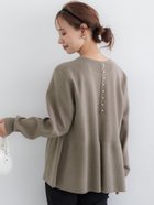 【コカ/COCA】のバックパールフレアニット 人気、トレンドファッション・服の通販 founy(ファニー) ファッション Fashion レディースファッション Fashion for Women トップス・カットソー Cut & Sew Tops ニット Knit Tops & Sweaters シンプル Simple, Minimal スラックス Slacks, Dress Pants ダウン Down, Puffer デニム Denim, Jeans Material 長袖 Long Sleeve, Full Sleeve パール Pearl, Pearl Accent フレア Flare, Flared フロント Front, Front Design ポケット Pocket, Pocket Detail 無地 Plain, Solid Color リブニット Rib Knit, Ribbed Knit エレガント 上品 Elegant ビジネス 仕事 通勤 Business / Work / Commuting 2025年 2025 2025-2026秋冬・A/W Autumn/Winter 2025–26 AW25–26 thumbnail Beige|ID: prp329100004757654 ipo3291000000034531282