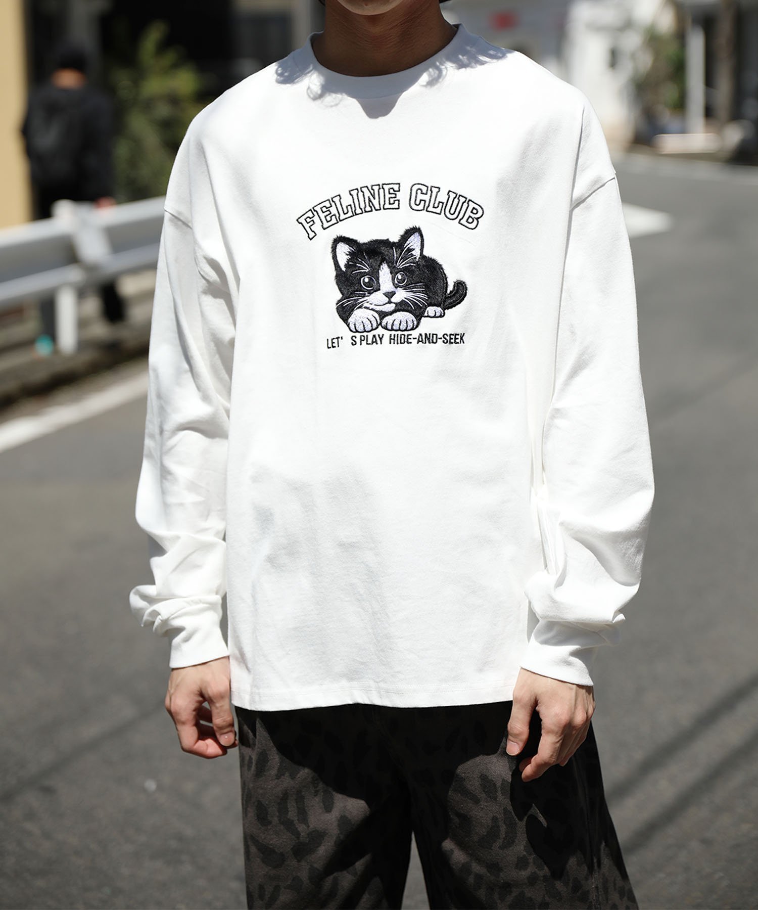 【アイモハ/aimoha】のHOOK -original- ふわふわ猫刺繍ロンTEE インテリア・キッズ・メンズ・レディースファッション・服の通販 founy(ファニー) ファッション Fashion レディースファッション Fashion for Women トップス・カットソー Cut & Sew Tops ロングTシャツ・Tシャツ Longline T-Shirts & Tees カーゴパンツ Cargo Pants, Utility Pants シンプル Simple, Minimal スニーカー Sneakers, Trainers デニム Denim, Jeans Material 猫 Cat, Kitty フロント Front, Front Design モチーフ Motif, Design Theme おすすめ Recommended / Our Picks ホワイト|ID: prp329100004758129 ipo3291000000034509485