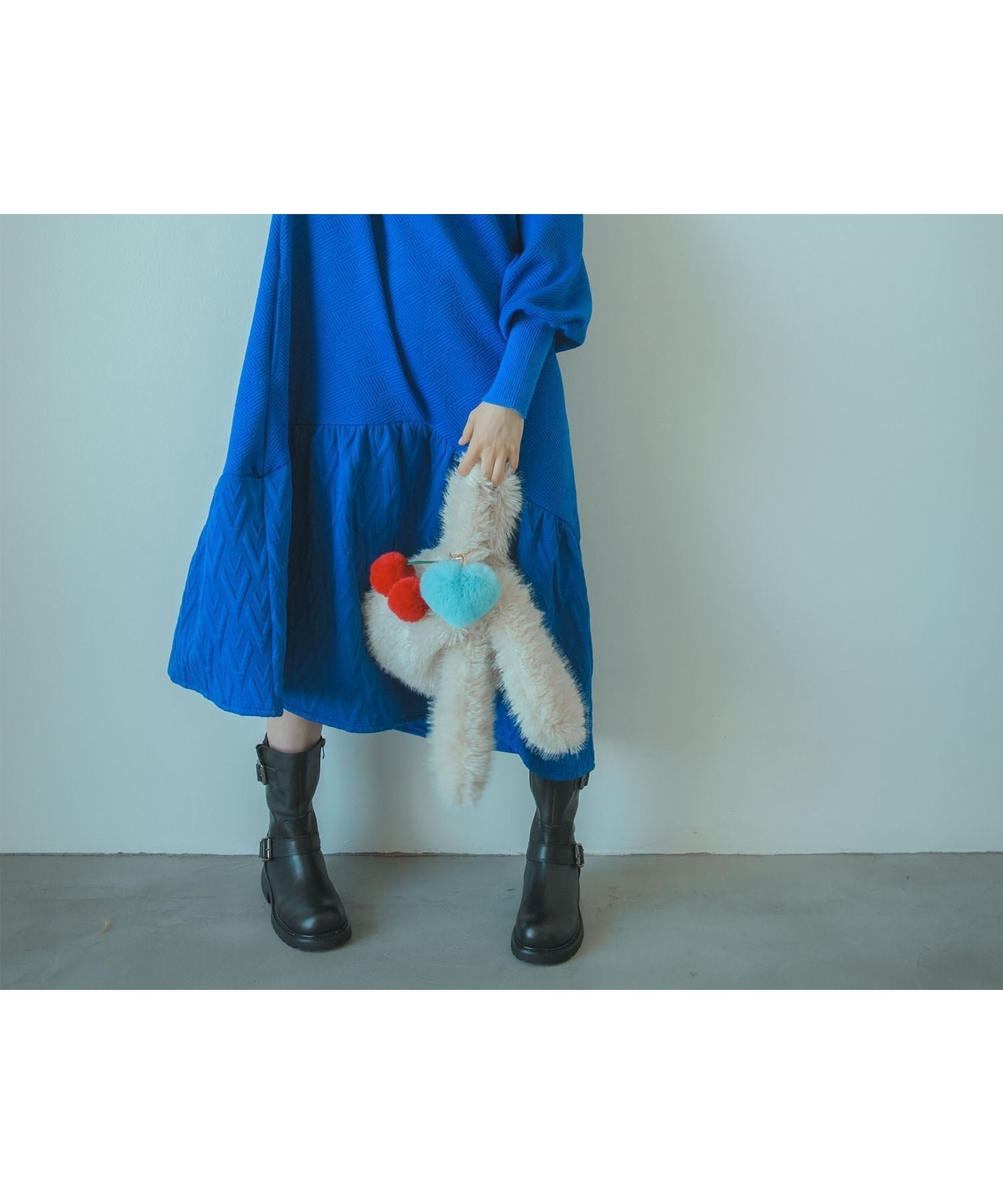 【スリーフォータイム/Three Four Time】のThree Four Time/膨れジャガード柄MIXニットワンピ インテリア・キッズ・メンズ・レディースファッション・服の通販 founy(ファニー) ファッション Fashion レディースファッション Fashion for Women ワンピース Dresses ニットワンピース Knit Dresses カットジャガード Cut Jacquard ギャザー Gathered, Ruffled 切替 Switching, Contrast Panel スマート Smart, Elegant ドッキング Docking, Mixed Material ポケット Pocket, Pocket Detail ブルー|ID: prp329100004758315 ipo3291000000034589487