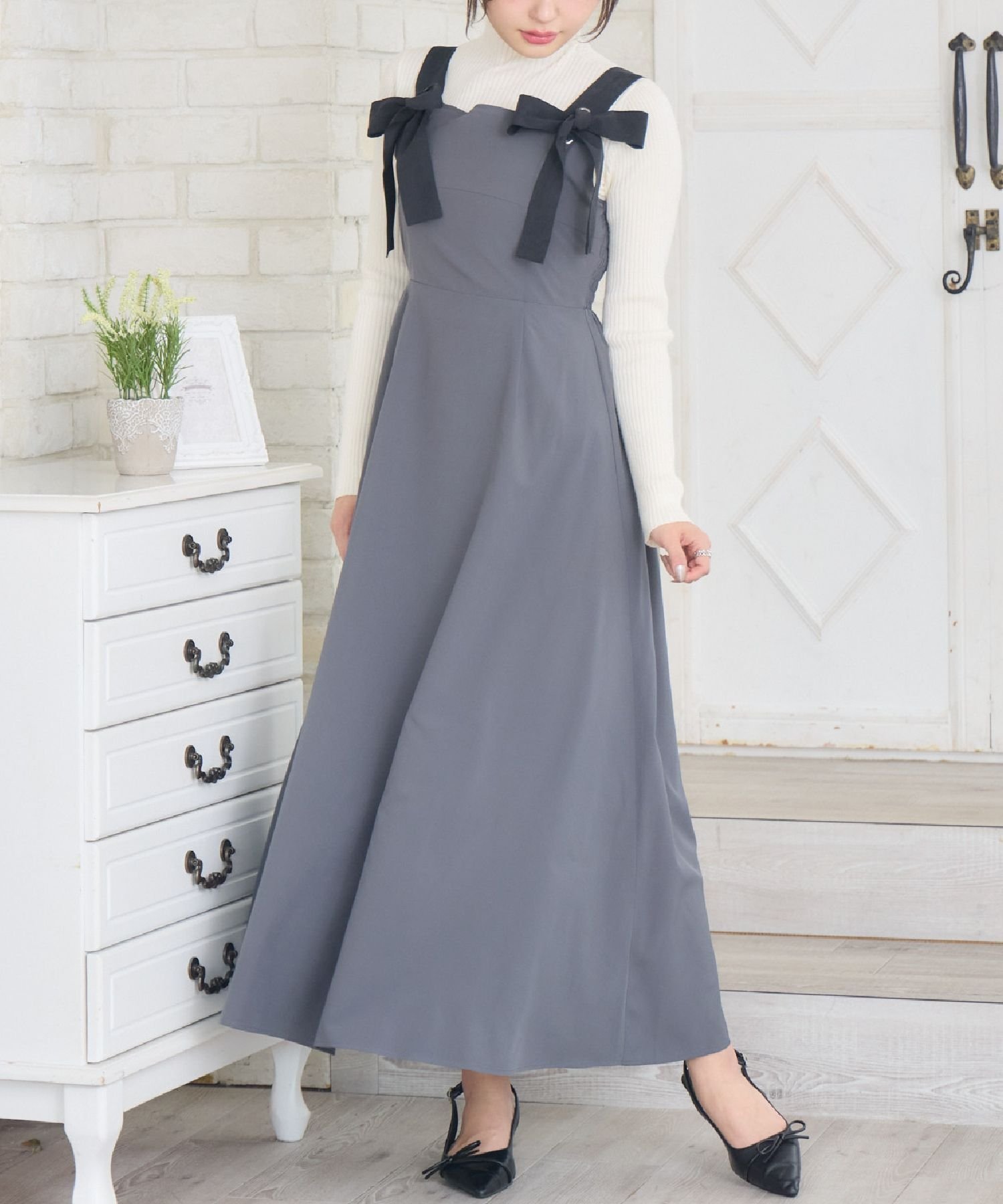 【レトロガール/RETRO GIRL】のリボンストラップロングOP インテリア・キッズ・メンズ・レディースファッション・服の通販 founy(ファニー) ファッション Fashion レディースファッション Fashion for Women ワンピース Dresses インナー Innerwear カーディガン Cardigan, Knitwear ガーリー Girly, Feminine Style キャミワンピース Cami Dress, Slip Dress クリスマス X'mas Christmas / X'mas リブニット Rib Knit, Ribbed Knit リボン Ribbon, Bow エレガント 上品 Elegant 冬 Winter / This Winter 羽織 Haori, Light Jacket チャコール|ID: prp329100004758357 ipo3291000000034427968