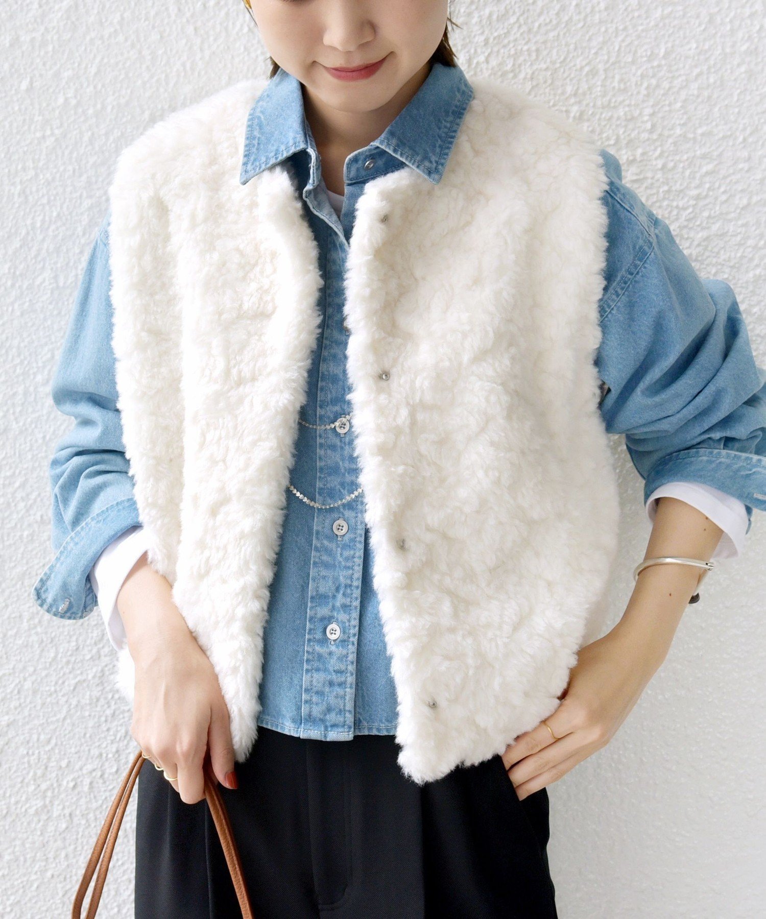 【シップス フォー ウィメン/SHIPS】のランダム ファー ショート ジレ インテリア・キッズ・メンズ・レディースファッション・服の通販 founy(ファニー) ファッション Fashion レディースファッション Fashion for Women アウター Coat / Outerwear Collection トップス・カットソー Cut & Sew Tops ベスト&ジレ / 重ね着スタイル Vests & Gilets 今季 This Season, Current Season ショート Short, Short Length ダウン Down, Puffer 人気 Popular, Best Seller フェミニン Feminine, Girly ベスト Vest, Waistcoat ポケット Pocket, Pocket Detail ランダム Random, Irregular リュクス Luxury, Elegant, High-End, Chic 夏 Summer 2025年 2025 2025-2026秋冬・A/W Autumn/Winter 2025–26 AW25–26 オフホワイト|ID: prp329100004758576 ipo3291000000035122125