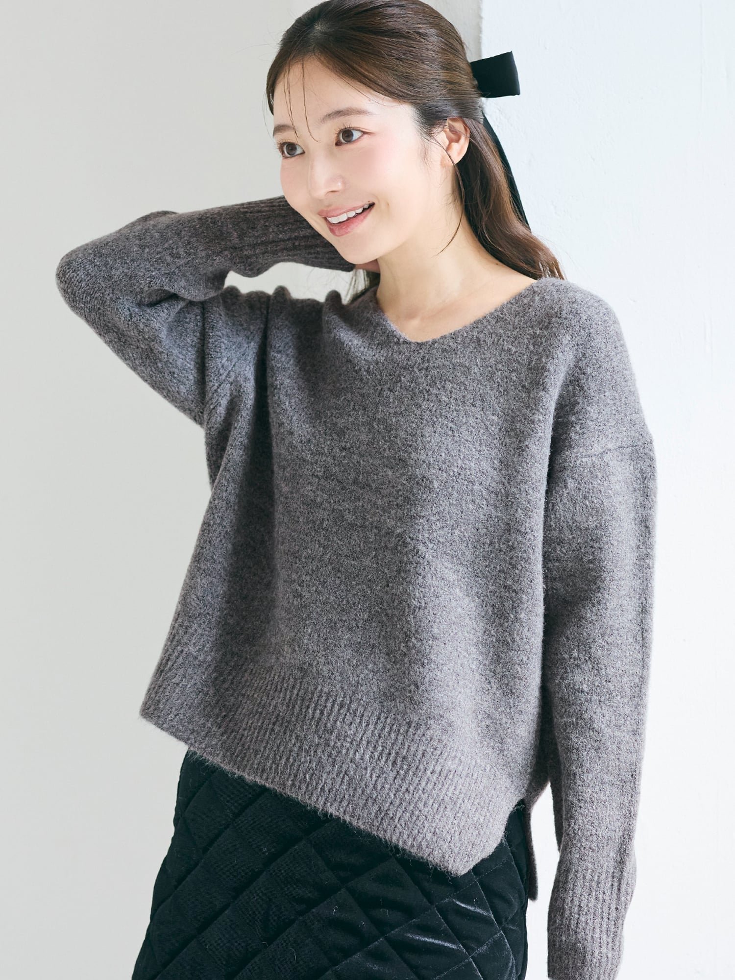 【コカ/COCA】の【新色追加】ふあふあヤク風Vネックプルオーバーニット インテリア・キッズ・メンズ・レディースファッション・服の通販 founy(ファニー) ファッション Fashion レディースファッション Fashion for Women トップス・カットソー Cut & Sew Tops ニット Knit Tops & Sweaters カジュアルプルオーバー・ニットトップス Pullovers & Knit Tops / Casual Pullovers Vネックトップス V-Neck Tops / V-Cut Neckline Shirts アクセサリー Fashion Accessories ウォッシャブル Machine Washable ショルダー Shoulder, Shoulder Strap シンプル Simple, Minimal ストレッチ Stretch, Stretchy Fabric スラックス Slacks, Dress Pants スリット Slit, Slit Detail デニム Denim, Jeans Material ドロップ Drop Shoulder, Dropped Style 定番 Standard, Basic Item 長袖 Long Sleeve, Full Sleeve フレア Flare, Flared ポケット Pocket, Pocket Detail 無地 Plain, Solid Color リラックス Relax, Relaxed Fit エレガント 上品 Elegant 2025年 2025 2025-2026秋冬・A/W Autumn/Winter 2025–26 AW25–26 Charcoal|ID: prp329100004759091 ipo3291000000034435033