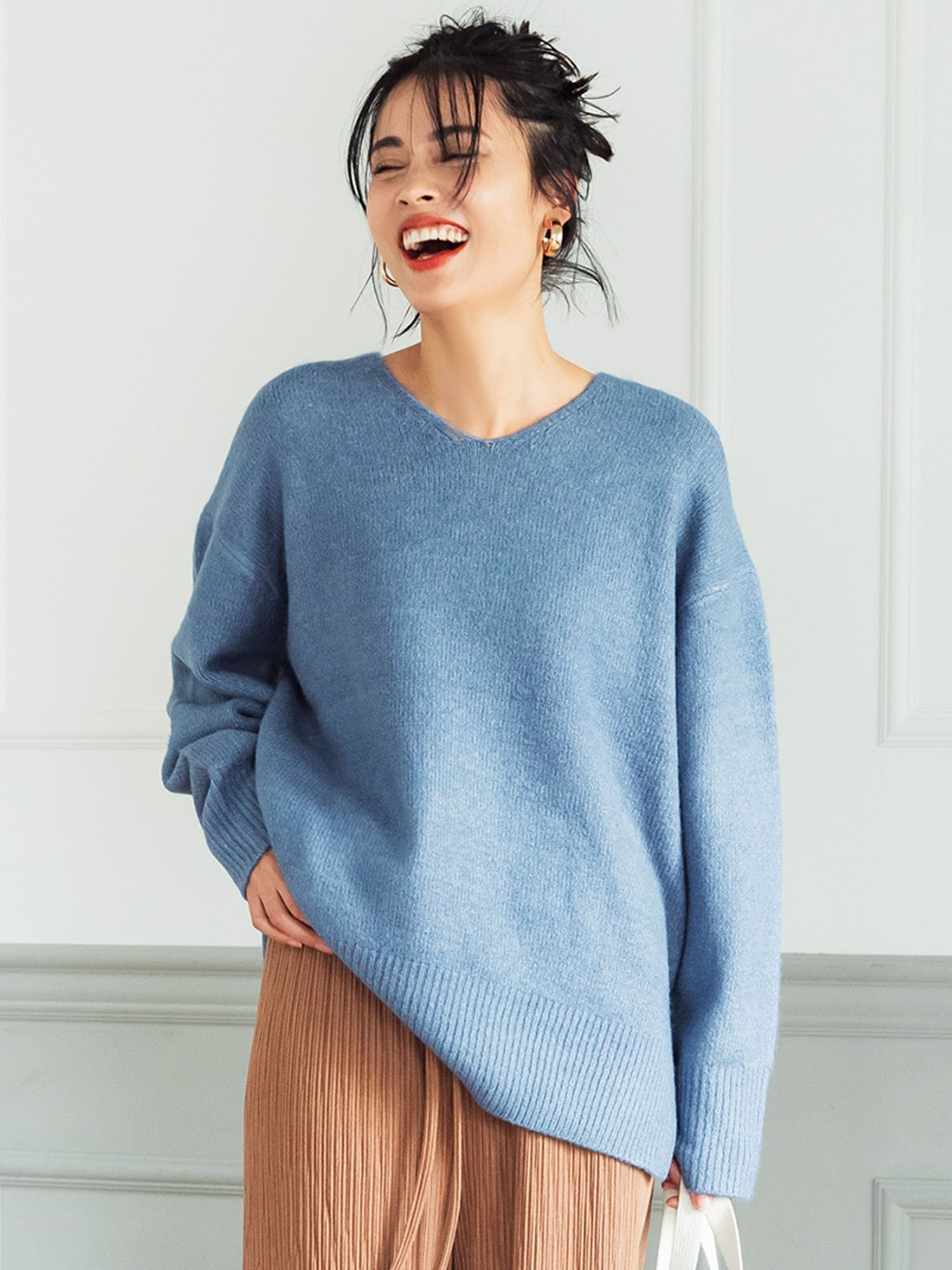 【コカ/COCA】の【新色追加】ふあふあヤク風Vネックプルオーバーニット インテリア・キッズ・メンズ・レディースファッション・服の通販 founy(ファニー) ファッション Fashion レディースファッション Fashion for Women トップス・カットソー Cut & Sew Tops ニット Knit Tops & Sweaters カジュアルプルオーバー・ニットトップス Pullovers & Knit Tops / Casual Pullovers Vネックトップス V-Neck Tops / V-Cut Neckline Shirts アクセサリー Fashion Accessories ウォッシャブル Machine Washable ショルダー Shoulder, Shoulder Strap シンプル Simple, Minimal ストレッチ Stretch, Stretchy Fabric スラックス Slacks, Dress Pants スリット Slit, Slit Detail デニム Denim, Jeans Material ドロップ Drop Shoulder, Dropped Style 定番 Standard, Basic Item 長袖 Long Sleeve, Full Sleeve フレア Flare, Flared ポケット Pocket, Pocket Detail 無地 Plain, Solid Color リラックス Relax, Relaxed Fit エレガント 上品 Elegant 2025年 2025 2025-2026秋冬・A/W Autumn/Winter 2025–26 AW25–26 Blue|ID: prp329100004759091 ipo3291000000034435043