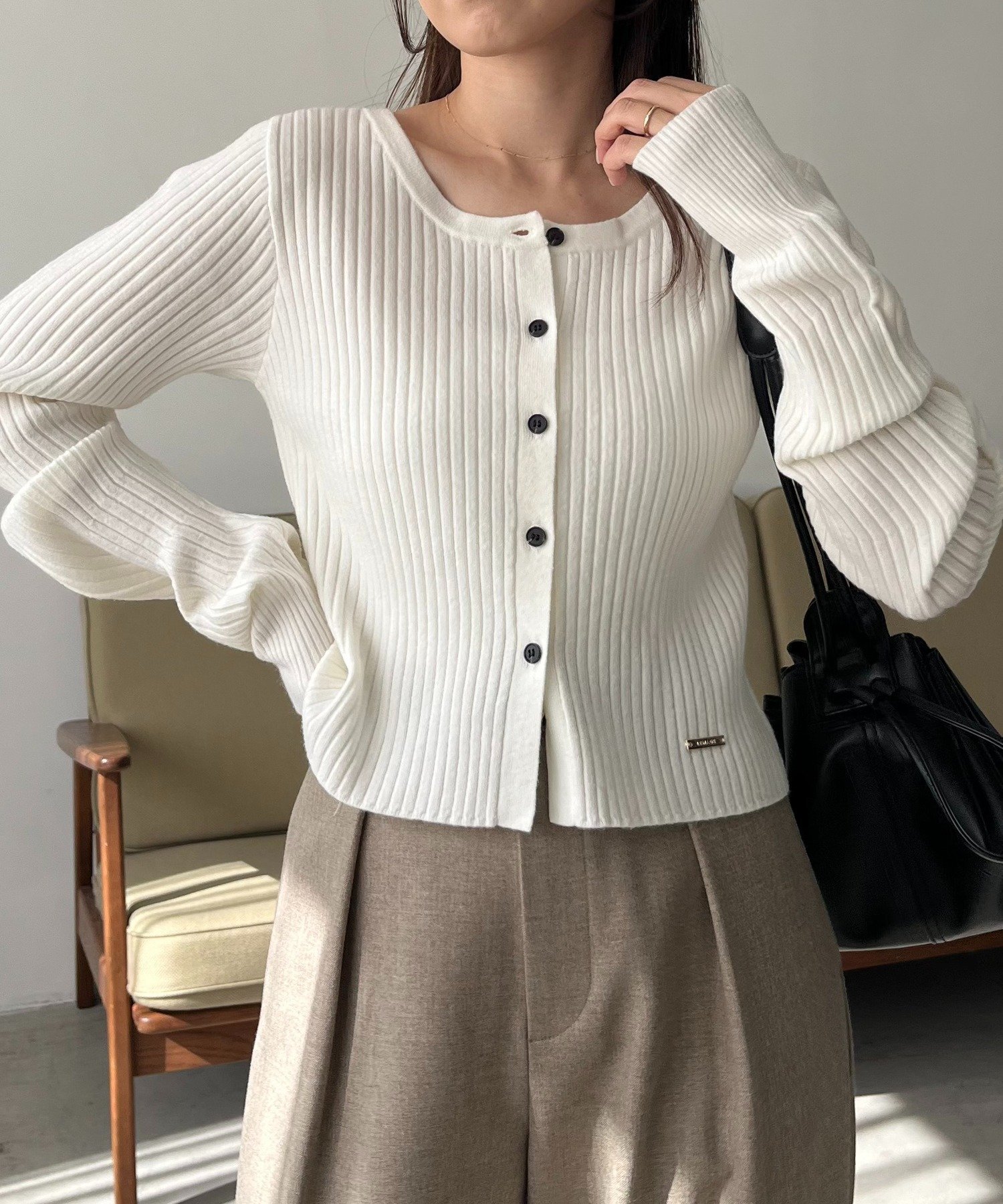 【カプリシューレマージュ/CAPRICIEUX LEMAGE】の【新色/オフホワイト】【前後2WAY】カーブスリーブリブニット 人気、トレンドファッション・服の通販 founy(ファニー) 　ファッション　Fashion　レディースファッション　Fashion for Women　トップス・カットソー　Cut & Sew Tops　ニット　Knit Tops & Sweaters　カーディガン　Cardigan, Knitwear　コンパクト　Compact, Small Size　コーデュロイ　Corduroy, Cord Fabric　ショート　Short, Short Length　シンプル　Simple, Minimal　トレンド　Trend, Trending Now　バランス　Balance, Style Balance　プレート　Plate, Dish　ベロア　Velour, Soft Velvet　マキシ　Maxi, Full Length　ワイド　Wide, Wide Fit　ワンポイント　One Point, Statement Accent　人気　Popular, Best Seller　台形　A-Line, Trapezoid Shape　 other-1|ID: prp329100004759104 ipo3291000000034604059