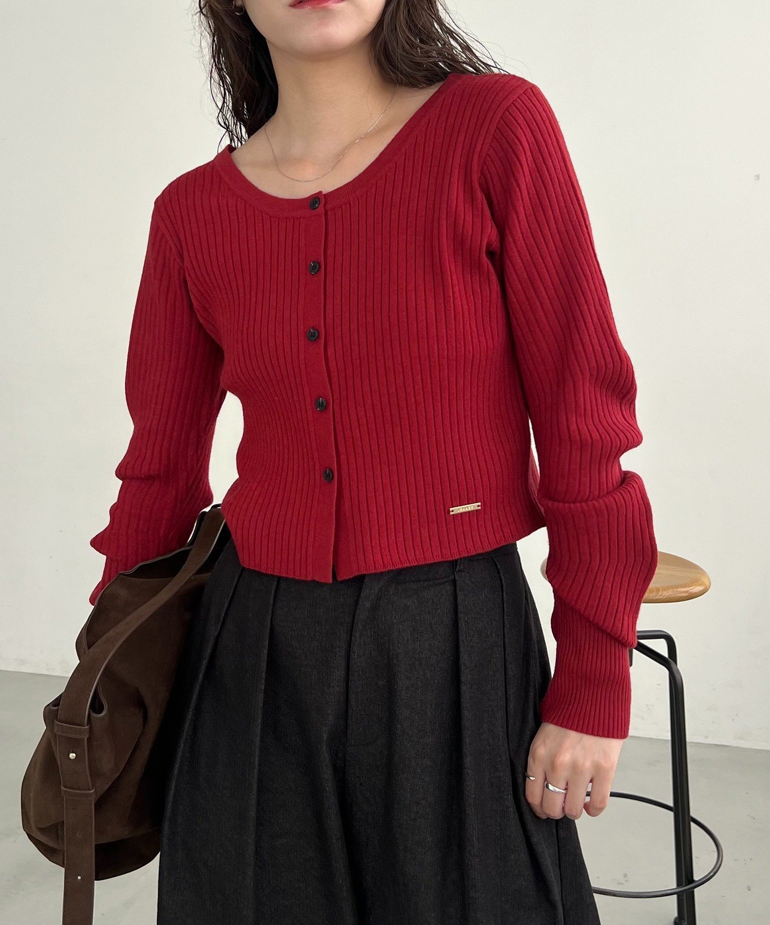 【カプリシューレマージュ/CAPRICIEUX LEMAGE】の【新色/オフホワイト】【前後2WAY】カーブスリーブリブニット インテリア・キッズ・メンズ・レディースファッション・服の通販 founy(ファニー) 　ファッション　Fashion　レディースファッション　Fashion for Women　トップス・カットソー　Cut & Sew Tops　ニット　Knit Tops & Sweaters　カーディガン　Cardigan, Knitwear　コンパクト　Compact, Small Size　コーデュロイ　Corduroy, Cord Fabric　ショート　Short, Short Length　シンプル　Simple, Minimal　トレンド　Trend, Trending Now　バランス　Balance, Style Balance　プレート　Plate, Dish　ベロア　Velour, Soft Velvet　マキシ　Maxi, Full Length　ワイド　Wide, Wide Fit　ワンポイント　One Point, Statement Accent　人気　Popular, Best Seller　台形　A-Line, Trapezoid Shape　レッド|ID: prp329100004759104 ipo3291000000034604064