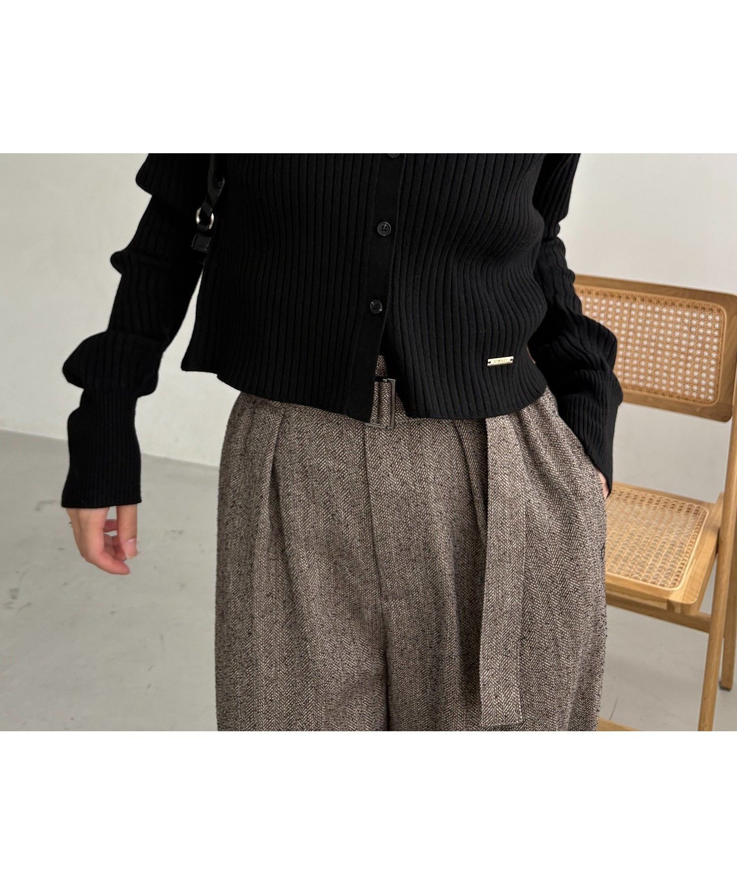 【カプリシューレマージュ/CAPRICIEUX LEMAGE】の【新色/オフホワイト】【前後2WAY】カーブスリーブリブニット インテリア・キッズ・メンズ・レディースファッション・服の通販 founy(ファニー) 　ファッション　Fashion　レディースファッション　Fashion for Women　トップス・カットソー　Cut & Sew Tops　ニット　Knit Tops & Sweaters　カーディガン　Cardigan, Knitwear　コンパクト　Compact, Small Size　コーデュロイ　Corduroy, Cord Fabric　ショート　Short, Short Length　シンプル　Simple, Minimal　トレンド　Trend, Trending Now　バランス　Balance, Style Balance　プレート　Plate, Dish　ベロア　Velour, Soft Velvet　マキシ　Maxi, Full Length　ワイド　Wide, Wide Fit　ワンポイント　One Point, Statement Accent　人気　Popular, Best Seller　台形　A-Line, Trapezoid Shape　ブラック|ID: prp329100004759104 ipo3291000000034604066