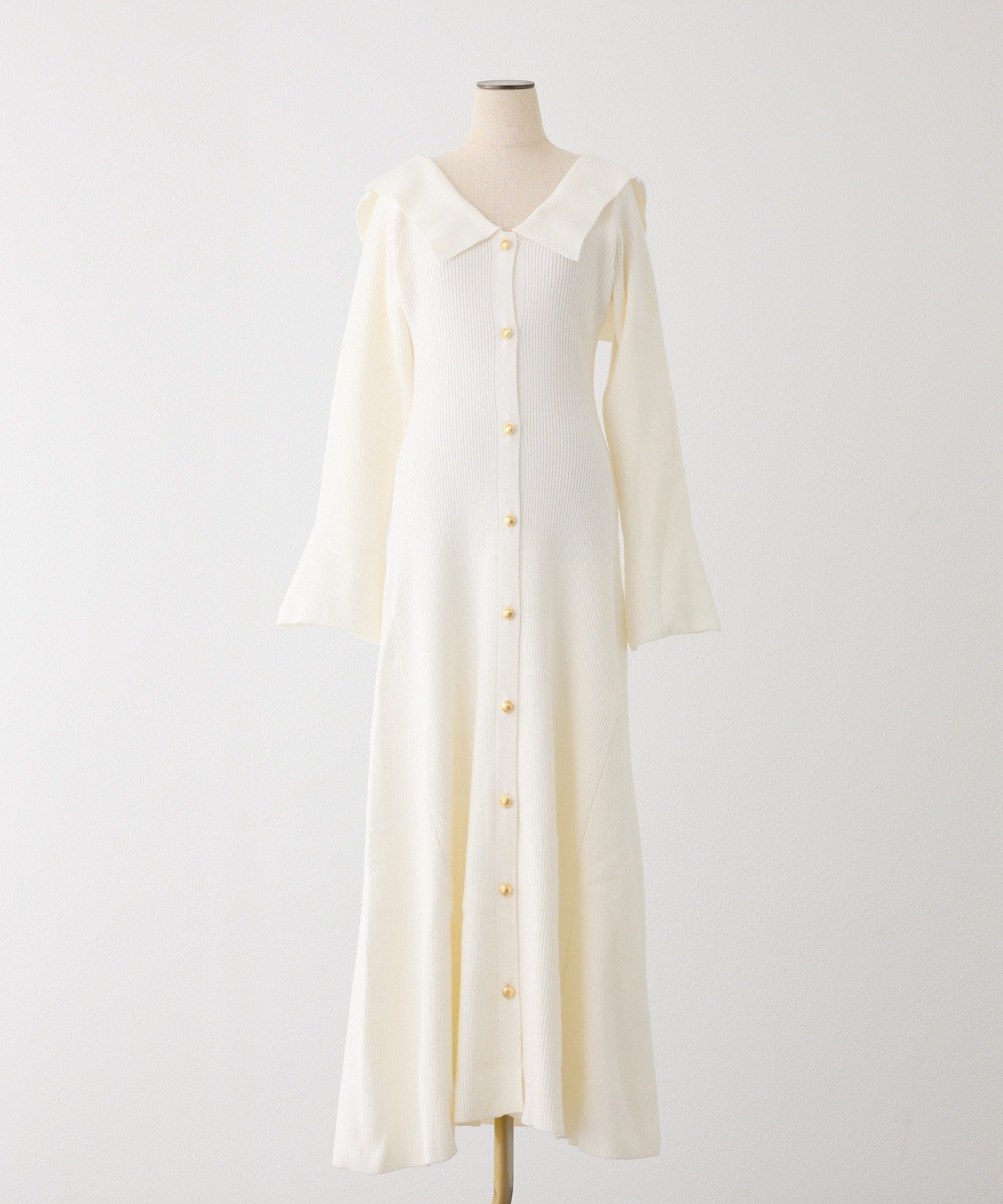 【ナイスクラップ/NICE CLAUP】の襟付き金ボタンニットロングワンピース インテリア・キッズ・メンズ・レディースファッション・服の通販 founy(ファニー) ファッション Fashion レディースファッション Fashion for Women ワンピース Dresses カーディガン Cardigan, Knitwear ガーリー Girly, Feminine Style シンプル Simple, Minimal フェミニン Feminine, Girly ロング Long, Long-Length 冬 Winter / This Winter おすすめ Recommended / Our Picks 2025年 2025 2025-2026秋冬・A/W Autumn/Winter 2025–26 AW25–26 アイボリー|ID: prp329100004759309 ipo3291000000034437128