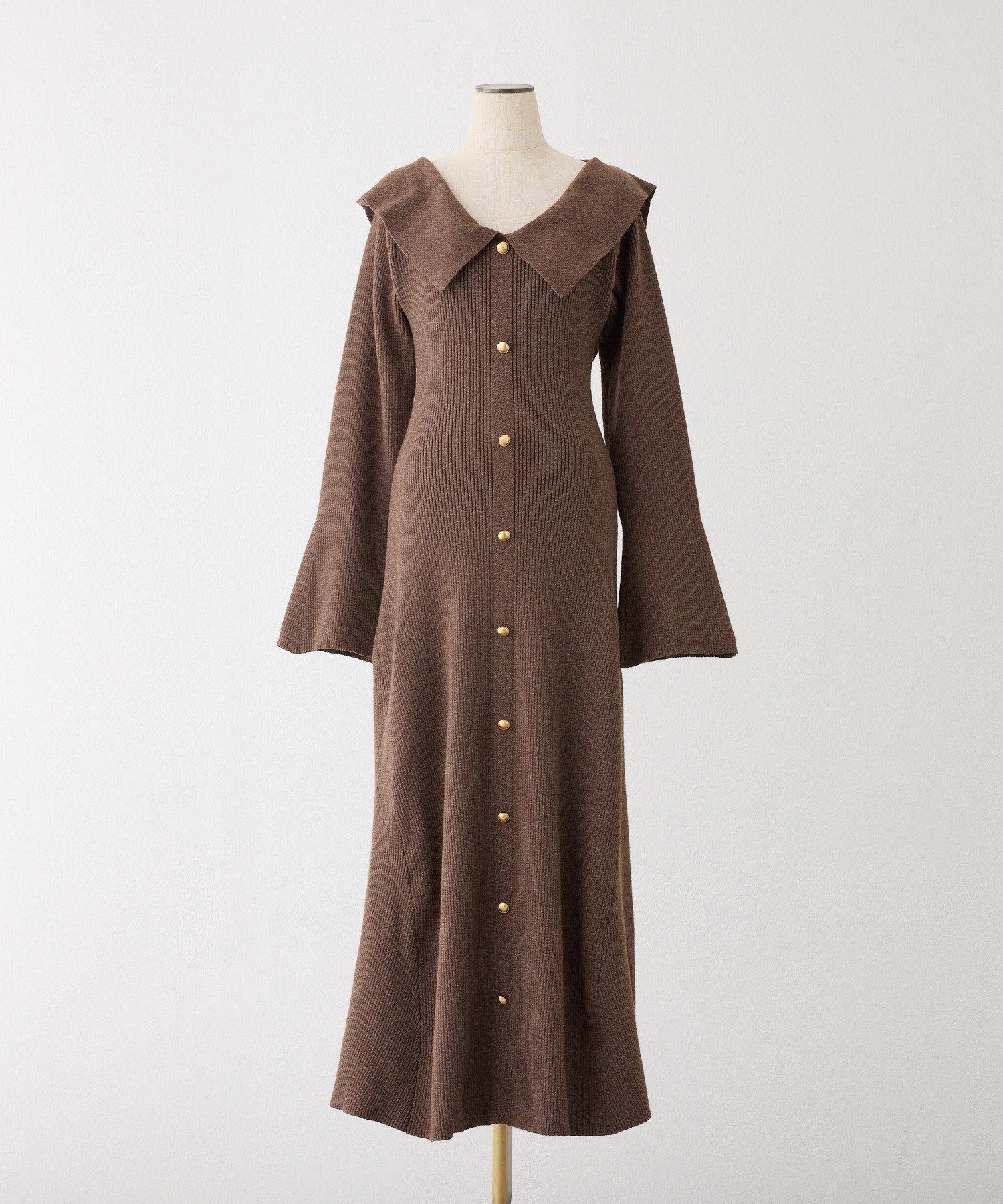 【ナイスクラップ/NICE CLAUP】の襟付き金ボタンニットロングワンピース インテリア・キッズ・メンズ・レディースファッション・服の通販 founy(ファニー) ファッション Fashion レディースファッション Fashion for Women ワンピース Dresses カーディガン Cardigan, Knitwear ガーリー Girly, Feminine Style シンプル Simple, Minimal フェミニン Feminine, Girly ロング Long, Long-Length 冬 Winter / This Winter おすすめ Recommended / Our Picks 2025年 2025 2025-2026秋冬・A/W Autumn/Winter 2025–26 AW25–26 ブラウン|ID: prp329100004759309 ipo3291000000034437133