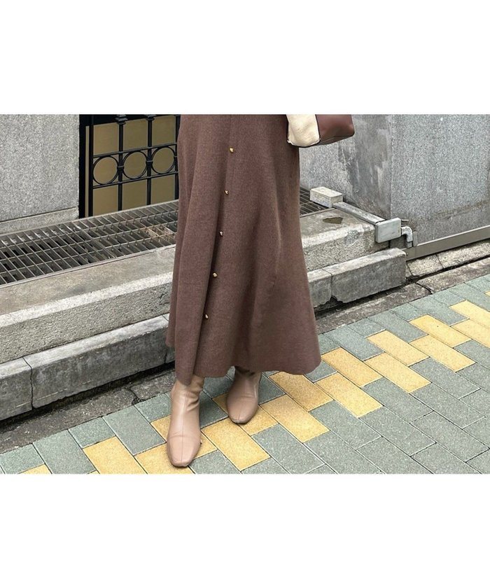 【ナイスクラップ/NICE CLAUP】の襟付き金ボタンニットロングワンピース インテリア・キッズ・メンズ・レディースファッション・服の通販 founy(ファニー) https://founy.com/ ファッション Fashion レディースファッション Fashion for Women ワンピース Dresses カーディガン Cardigan, Knitwear ガーリー Girly, Feminine Style シンプル Simple, Minimal フェミニン Feminine, Girly ロング Long, Long-Length 冬 Winter / This Winter おすすめ Recommended / Our Picks 2025年 2025 2025-2026秋冬・A/W Autumn/Winter 2025–26 AW25–26 |ID: prp329100004759309 ipo3291000000034590032