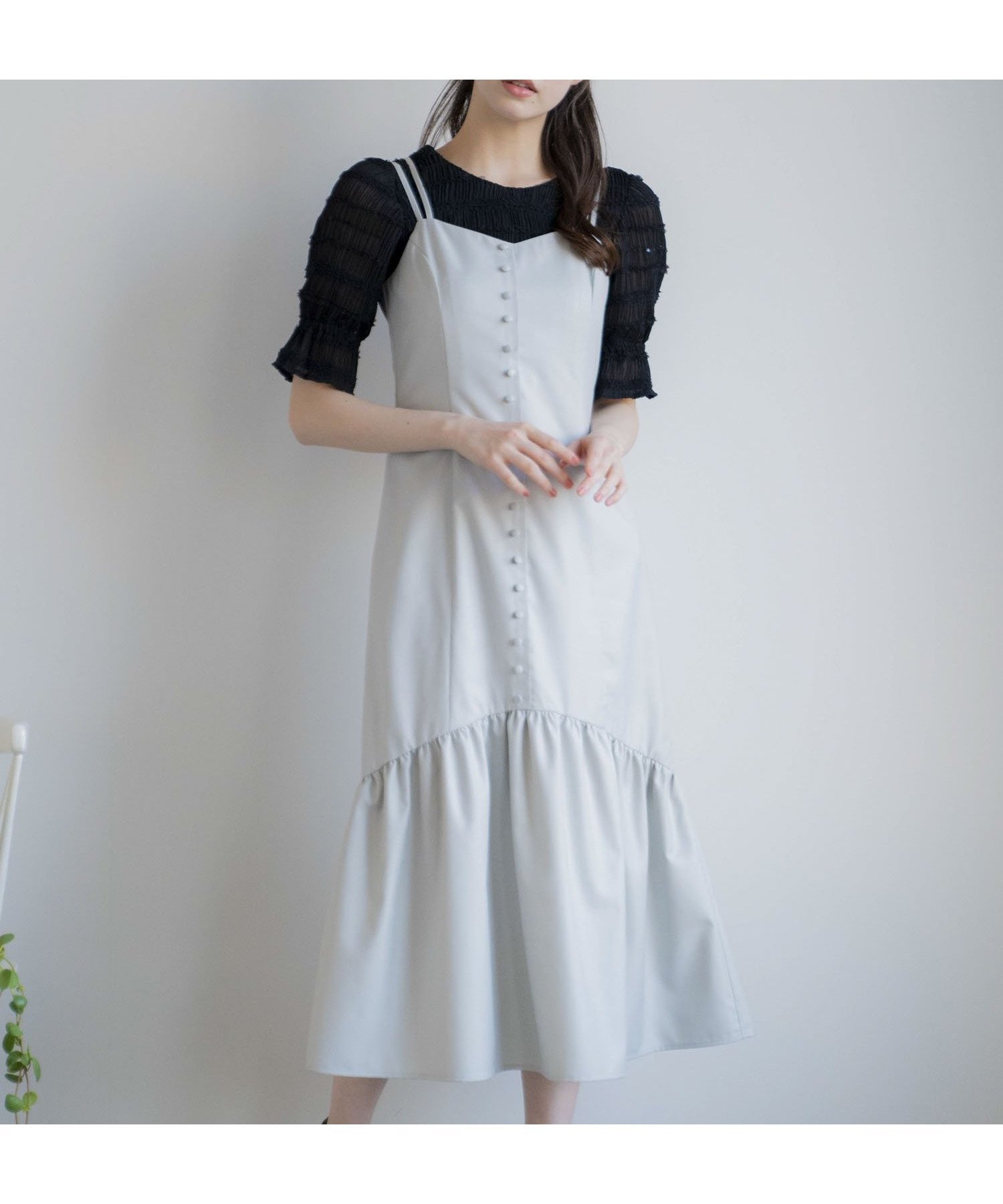 【ノエラ/Noela】のメニーボタンキャミワンピ インテリア・キッズ・メンズ・レディースファッション・服の通販 founy(ファニー) 　ファッション　Fashion　レディースファッション　Fashion for Women　ワンピース　Dresses　キャミソールワンピース　Camisole Dresses　おすすめ　Recommended / Our Picks　トレンド　Trend, Trending Now　フロント　Front, Front Design　ベーシック　Basic, Essential　ポケット　Pocket, Pocket Detail　切替　Switching, Contrast Panel　ライトグレー|ID: prp329100004759380 ipo3291000000034438003