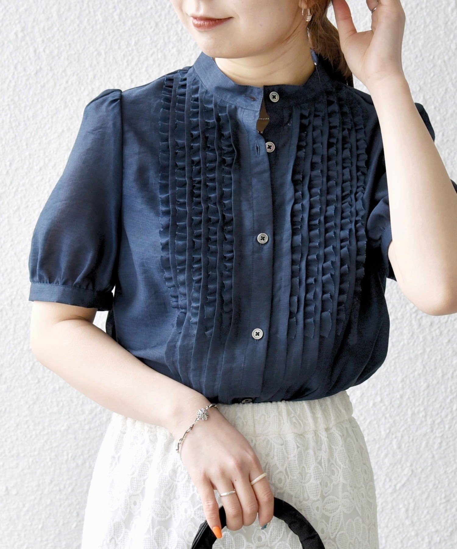 【シップス フォー ウィメン/SHIPS】のSHIPS any 手洗い可能 シアー フリル バンドカラー パフ シャツ ブラウス インテリア・キッズ・メンズ・レディースファッション・服の通販 founy(ファニー) 　ファッション　Fashion　レディースファッション　Fashion for Women　トップス・カットソー　Cut & Sew Tops　シャツ・ブラウス・オフィスカジュアル　Elegant Blouses & Button-Ups　インナー　Innerwear　オレンジ　Orange　洗える　Machine Washable　カーゴパンツ　Cargo Pants, Utility Pants　コンパクト　Compact, Small Size　シアー　Sheer, See-Through　シャイニー　Shiny, Glossy Finish　シンプル　Simple, Minimal　ジャケット　Jacket, Outerwear　スタンド　Stand Collar, Upright Stand　スラックス　Slacks, Dress Pants　タイトスカート　Pencil Skirt, Tight Skirt　デニム　Denim, Jeans Material　人気　Popular, Best Seller　フリル　Frill, Ruffle　フロント　Front, Front Design　ボトム　Bottoms, Lower Wear　半袖　Short Sleeve, Half Sleeve　ビジネス 仕事 通勤　Business / Work / Commuting　2025年　2025　2025春夏・S/S　Spring/Summer 2025 SS25　ネイビー|ID: prp329100004759480 ipo3291000000034438943