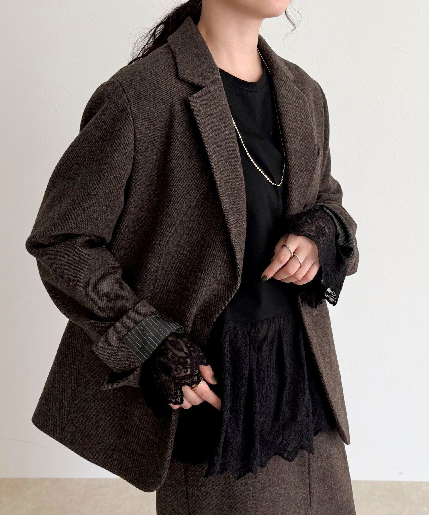 【フレディ&グロスター/FREDY&GLOSTER】のレースドッキングロンTシャツ インテリア・キッズ・メンズ・レディースファッション・服の通販 founy(ファニー) 　ファッション　Fashion　レディースファッション　Fashion for Women　トップス・カットソー　Cut & Sew Tops　シャツ・ブラウス・オフィスカジュアル　Elegant Blouses & Button-Ups　ロングTシャツ・Tシャツ　Longline T-Shirts & Tees　カットソー　Cut and Sewn Top　スウェット / スエット　Sweatshirt, Sweatwear　タイトスカート　Pencil Skirt, Tight Skirt　デニム　Denim, Jeans Material　ドッキング　Docking, Mixed Material　フェミニン　Feminine, Girly　レース　Lace, Lace Fabric　ワイド　Wide, Wide Fit　おすすめ　Recommended / Our Picks　2025年　2025　2025-2026秋冬・A/W　Autumn/Winter 2025–26 AW25–26　ブラック|ID: prp329100004759533 ipo3291000000034439307