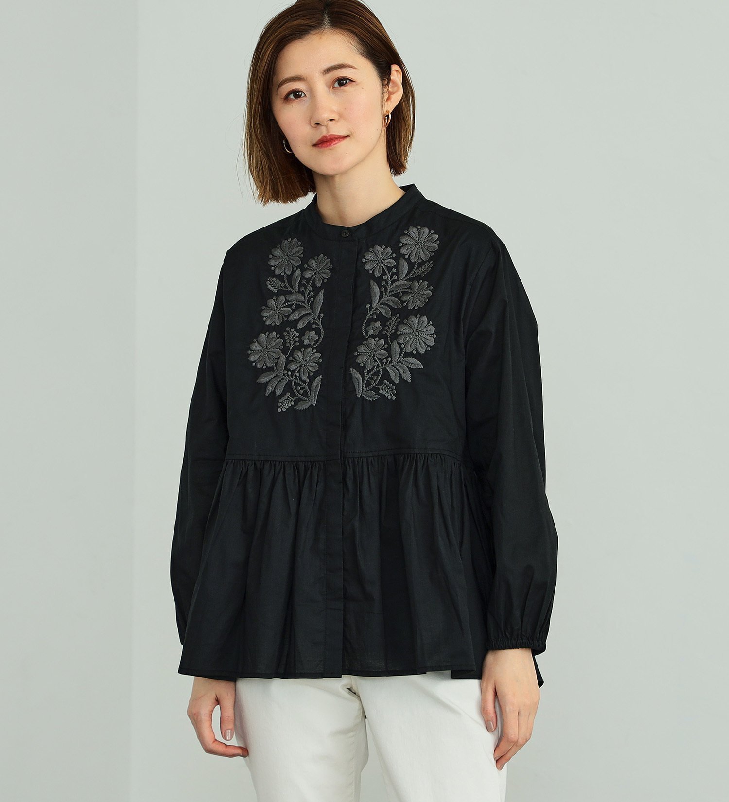 【その他のブランド/Other】の【百貨店・直営店限定】SOMETHING 刺繍長袖チュニック インテリア・キッズ・メンズ・レディースファッション・服の通販 founy(ファニー) 　ファッション　Fashion　レディースファッション　Fashion for Women　トップス・カットソー　Cut & Sew Tops　おすすめ　Recommended / Our Picks　ギャザー　Gathered, Ruffled　スタンド　Stand Collar, Upright Stand　チュニック　Tunic, Long Top　トレンド　Trend, Trending Now　フェミニン　Feminine, Girly　フレア　Flare, Flared　ワイド　Wide, Wide Fit　エレガント 上品　Elegant　長袖　Long Sleeve, Full Sleeve　ブラック|ID: prp329100004759607 ipo3291000000034439924