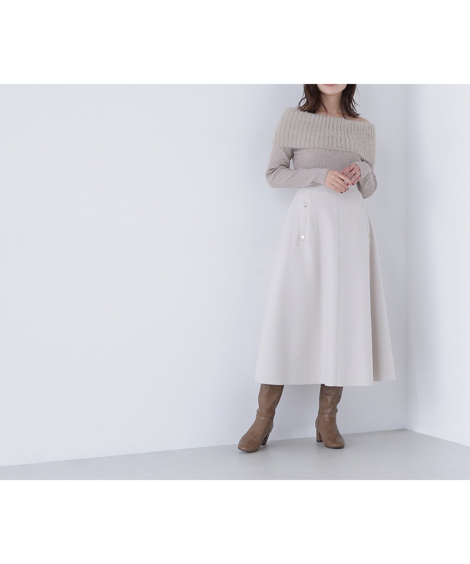 【ナチュラル ビューティー ベーシック/NATURAL BEAUTY BASIC】の圧縮ジャージーシリーズ フレアスカート インテリア・キッズ・メンズ・レディースファッション・服の通販 founy(ファニー) 　雑誌掲載アイテム　Magazine Picks & Fashion Features　ファッション雑誌　Fashion Magazines　オッジ　Oggi　ファッション　Fashion　レディースファッション　Fashion for Women　スカート　Skirts　Aライン・フレアスカート　A-Line & Flared Skirts　12月号　December Issue　ストレッチ　Stretch, Stretchy Fabric　ドット　Polka Dot, Dot Pattern　フレア　Flare, Flared　フロント　Front, Front Design　ポケット　Pocket, Pocket Detail　エレガント 上品　Elegant　A/W・秋冬　Autumn/Winter　雑誌　Magazine, Fashion Magazine　オフホワイト1|ID: prp329100004759992 ipo3291000000034444478