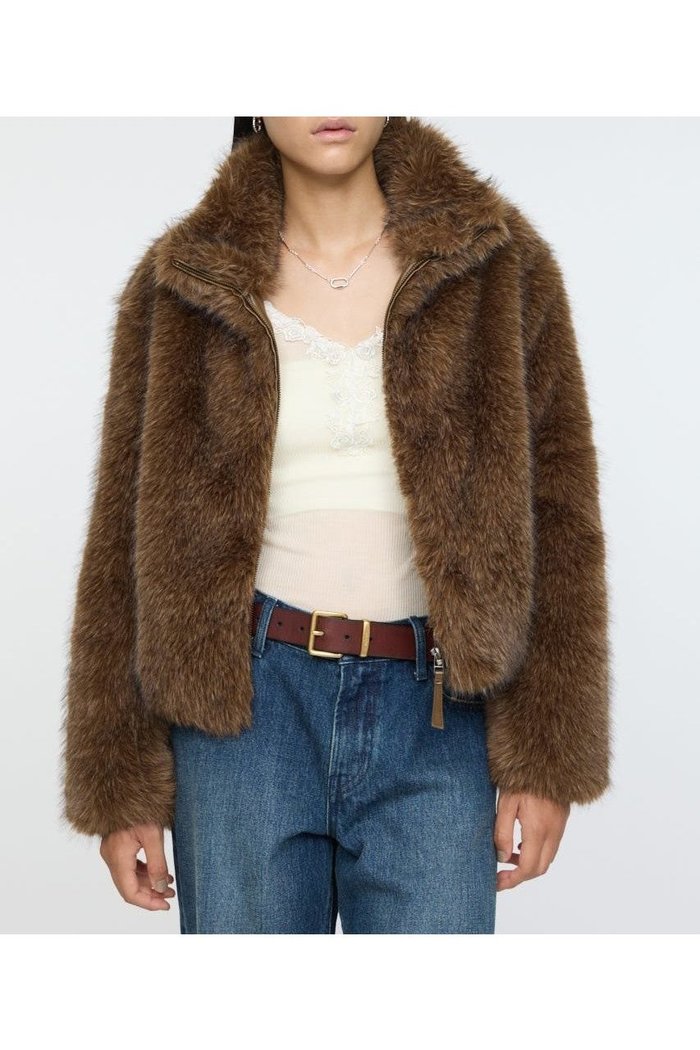 【マウジー/moussy】の【otonaMUSE掲載】F/FUR STAND COLLAR ジャケット インテリア・キッズ・メンズ・レディースファッション・服の通販 founy(ファニー) https://founy.com/ 雑誌掲載アイテム Magazine Picks & Fashion Features ファッション雑誌 Fashion Magazines オトナミューズ otona MUSE ファッション Fashion レディースファッション Fashion for Women アウター Coat / Outerwear Collection レディースジャケット・軽アウター Jackets アクセサリー Fashion Accessories 今季 This Season, Current Season 軽量 Lightweight, Ultra Light シンプル Simple, Minimal ジャケット Jacket, Outerwear スタンド Stand Collar, Upright Stand 雑誌 Magazine, Fashion Magazine デニム Denim, Jeans Material 人気 Popular, Best Seller フェイクファー Faux Fur, Imitation Fur ミックス Mix, Mixed Style リュクス Luxury, Elegant, High-End, Chic 再入荷 Restock / Back in Stock おすすめ Recommended / Our Picks エレガント 上品 Elegant |ID: prp329100004760101 ipo3291000000034546043
