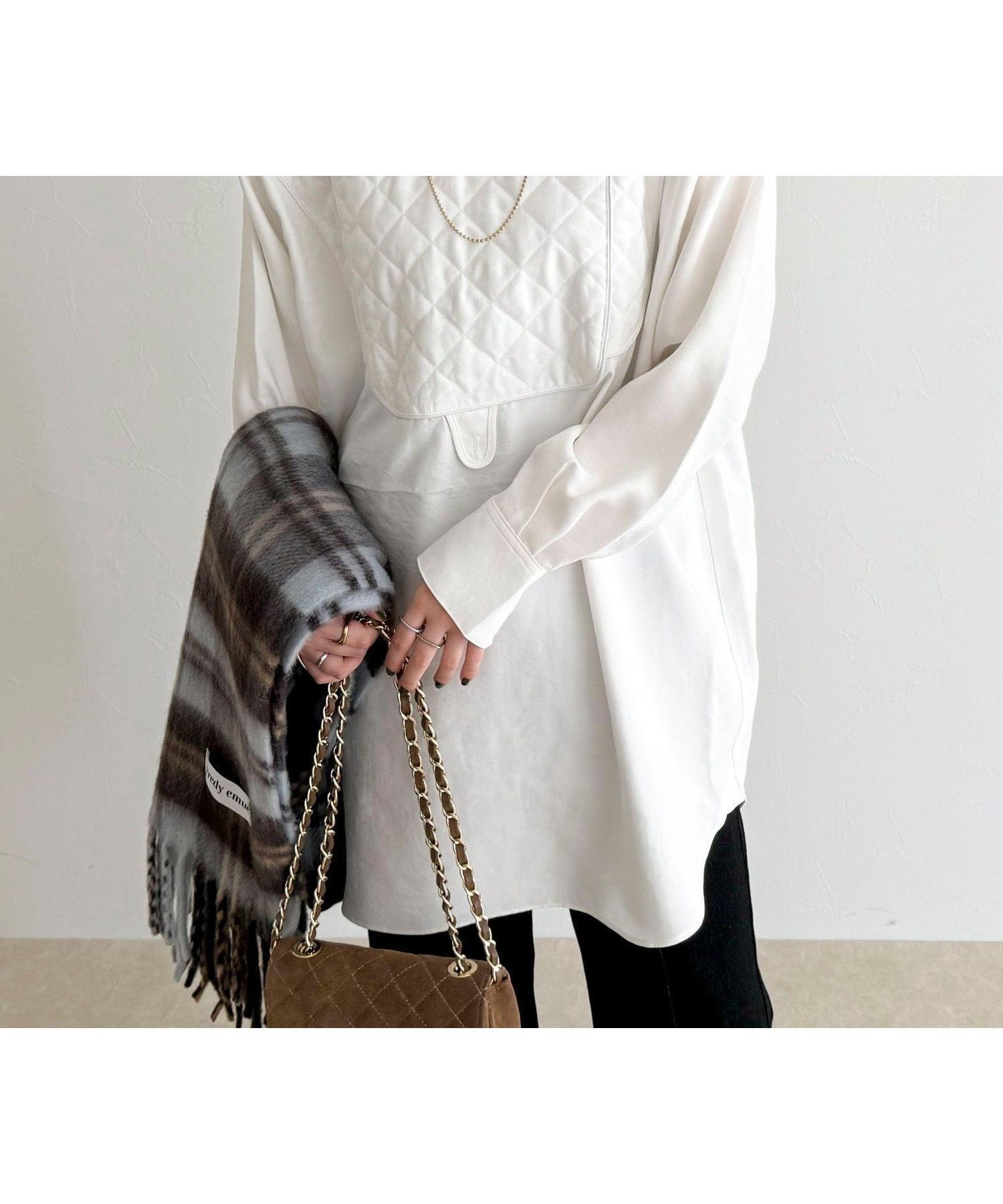 【フレディ&グロスター/FREDY&GLOSTER】のキルティングチュニックブラウス 人気、トレンドファッション・服の通販 founy(ファニー)  ファッション Fashion レディースファッション Fashion for Women トップス・カットソー Cut & Sew Tops シャツ・ブラウス・オフィスカジュアル Elegant Blouses & Button-Ups 2025年 2025 2025-2026秋冬・A/W Autumn/Winter 2025–26 AW25–26 おすすめ Recommended / Our Picks キルティング Quilted, Quilting チュニック Tunic, Long Top  other-1|ID: prp329100004760181 ipo3291000000034447425