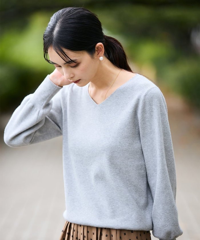 【アー ヴェー ヴェー/a.v.v】の【洗える】Vネックパフスリーブニット/アンサンブル対応 インテリア・キッズ・メンズ・レディースファッション・服の通販 founy(ファニー) https://founy.com/ ファッション Fashion レディースファッション Fashion for Women トップス・カットソー Cut & Sew Tops ニット Knit Tops & Sweaters アンサンブルニット Knit Ensembles & Twin Sets Vネックトップス V-Neck Tops / V-Cut Neckline Shirts アンサンブル Ensemble Set プリーツ Pleats, Pleated ベーシック Basic, Essential ボーダー Border, Stripe 人気 Popular, Best Seller 再入荷 Restock / Back in Stock 定番 Standard, Basic Item 洗える Machine Washable |ID: prp329100004760304 ipo3291000000034623829