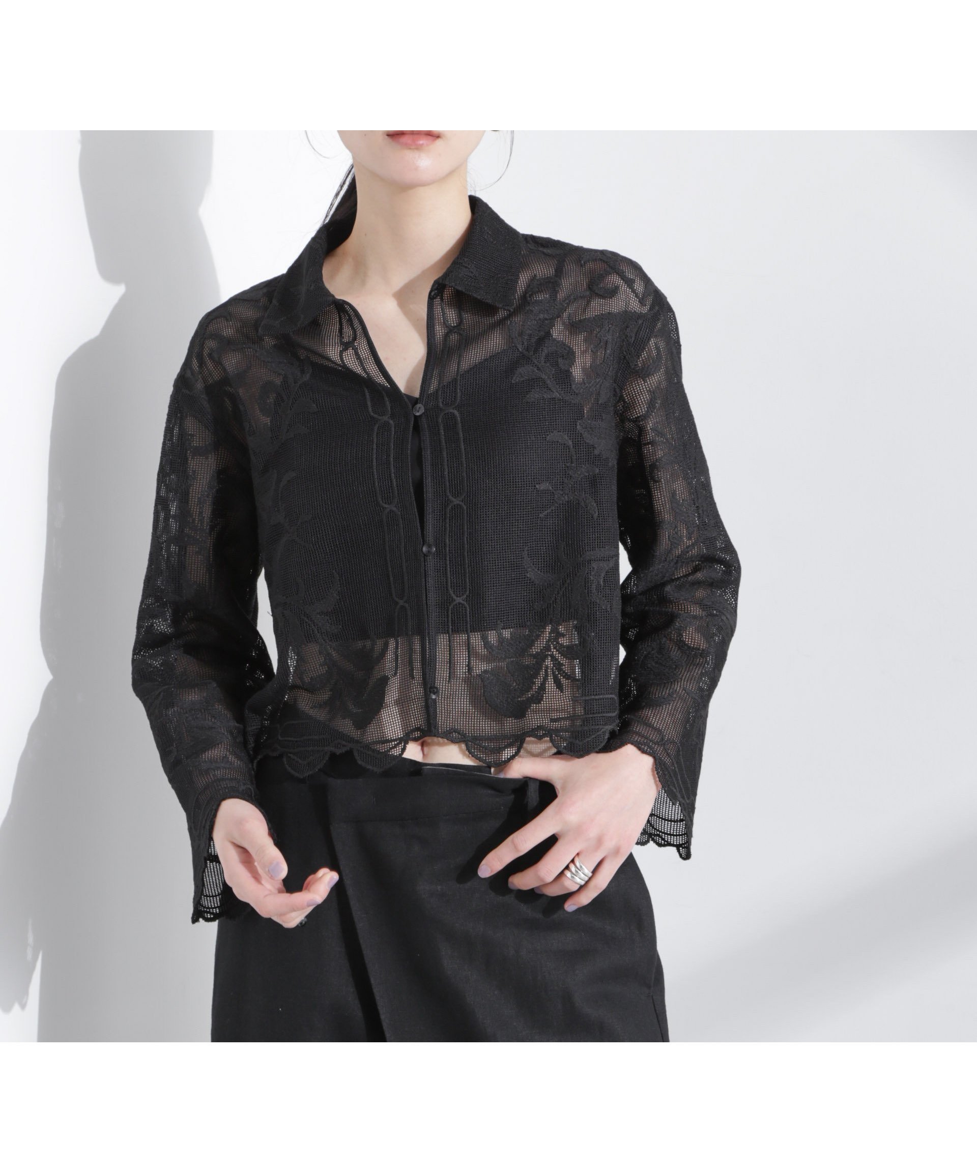 【ナノ ユニバース/nano universe】のモチーフ刺繍レースシャツ インテリア・キッズ・メンズ・レディースファッション・服の通販 founy(ファニー)  ファッション Fashion レディースファッション Fashion for Women トップス・カットソー Cut & Sew Tops シャツ・ブラウス・オフィスカジュアル Elegant Blouses & Button-Ups インナー Innerwear ウォッシャブル Machine Washable 春 Spring クロップド Cropped, Short Length スカラップ Scallop, Scalloped Edge デニム Denim, Jeans Material トレンド Trend, Trending Now ビンテージ Vintage, Retro Style 羽織 Haori, Light Jacket メッシュ Mesh, Net Fabric モチーフ Motif, Design Theme リュック Backpack, Rucksack レース Lace, Lace Fabric ロンパース Romper, Jumpsuit S/S・春夏 SS, Spring/Summer, Warm Season 夏 Summer 2025年 2025 2025春夏・S/S Spring/Summer 2025 SS25 ブラック|ID: prp329100004760417 ipo3291000000034450050