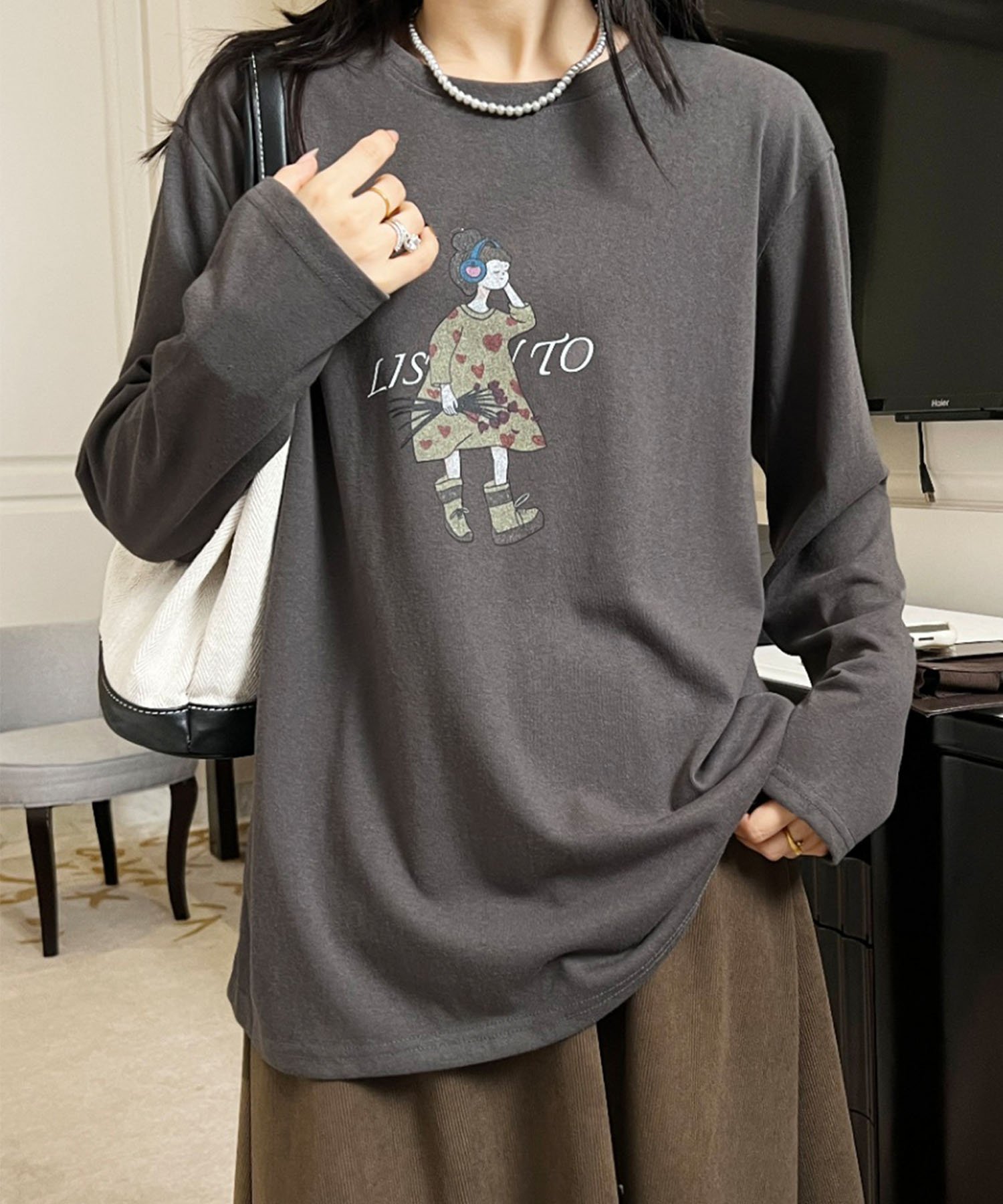 【アイモハ/aimoha】のaimoha -select-/イラストプリントカジュアルロングスリーブTシャツ インテリア・キッズ・メンズ・レディースファッション・服の通販 founy(ファニー) ファッション Fashion レディースファッション Fashion for Women トップス・カットソー Cut & Sew Tops シャツ・ブラウス・オフィスカジュアル Elegant Blouses & Button-Ups ロングTシャツ・Tシャツ Longline T-Shirts & Tees イラスト Illustration カーディガン Cardigan, Knitwear キャラクター Character, Licensed Characters シューズ Shoes, Footwear シンプル Simple, Minimal ジャケット Jacket, Outerwear スタイリッシュ Stylish, Fashionable スニーカー Sneakers, Trainers スリーブ Sleeve, Long Sleeve / Short Sleeve デニム Denim, Jeans Material プリント Print, Printed Pattern リラックス Relax, Relaxed Fit ロング Long, Long-Length ダークグレー|ID: prp329100004760949 ipo3291000000034454507