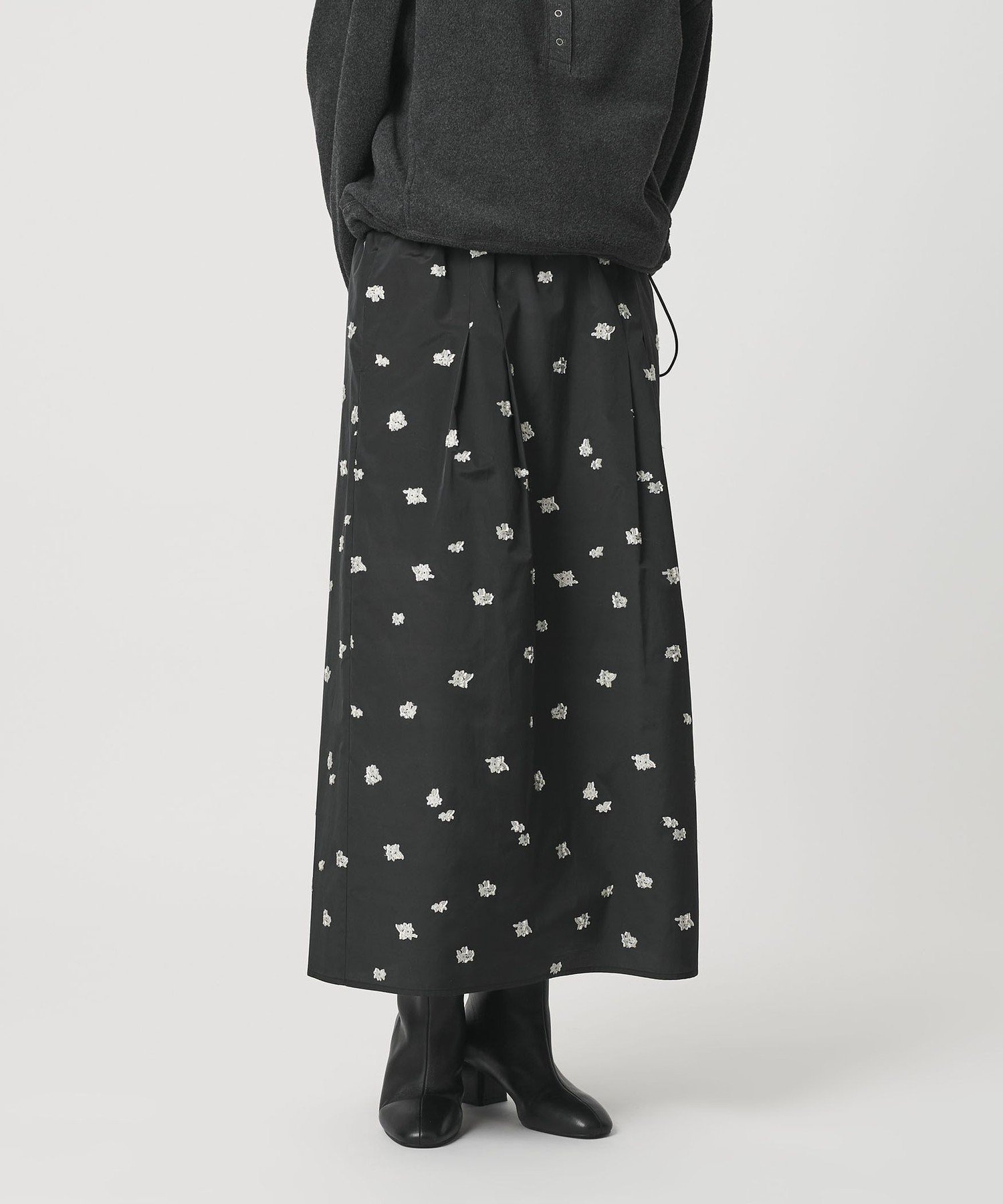 【ビューティ&ユース ユナイテッドアローズ/BEAUTY&YOUTH / UNITED ARROWS】のフラワージャガード スカート ウォッシャブル インテリア・キッズ・メンズ・レディースファッション・服の通販 founy(ファニー) 　ファッション　Fashion　レディースファッション　Fashion for Women　スカート　Skirts　ウォッシャブル　Machine Washable　カットジャガード　Cut Jacquard　スウェット / スエット　Sweatshirt, Sweatwear　スニーカー　Sneakers, Trainers　定番　Standard, Basic Item　フェミニン　Feminine, Girly　リラックス　Relax, Relaxed Fit　ロング　Long, Long-Length　おすすめ　Recommended / Our Picks　WHITE|ID: prp329100004760988 ipo3291000000035071919