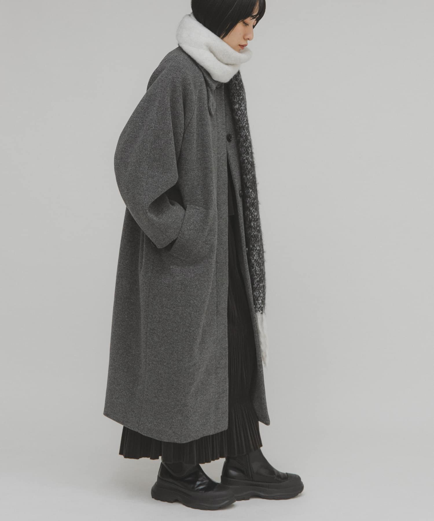 【ケービーエフ/KBF / URBAN RESEARCH】のステンカラーコクーンロングコート インテリア・キッズ・メンズ・レディースファッション・服の通販 founy(ファニー) ファッション Fashion レディースファッション Fashion for Women アウター Coat / Outerwear Collection コート・ロングコート・ピーコート Long Coats, Peacoats & More 2025年 2025 2025-2026秋冬・A/W Autumn/Winter 2025–26 AW25–26 冬 Winter / This Winter シンプル Simple, Minimal ハイネック High Neck, Mock Neck フォルム Silhouette, Form ロング Long, Long-Length A/W・秋冬 Autumn/Winter CHARCOAL|ID: prp329100004761222 ipo3291000000035131933