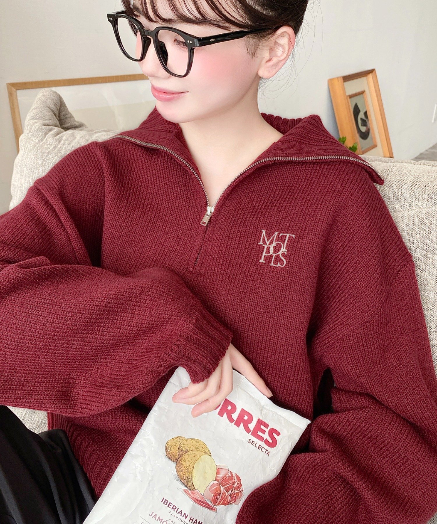 【モーメントプラス/moment+ / MEN】のハーフジップワンポイント刺繍入りニットプルオーバー インテリア・キッズ・メンズ・レディースファッション・服の通販 founy(ファニー) 　ファッション　Fashion　メンズファッション　Fashion for Men　トップス・カットソー　Cut & Sew Tops　ニット・セーター / 定番トップス　Knit Tops & Sweaters　インナー　Innerwear　シルバー　Silver, Metallic Silver　シンプル　Simple, Minimal　ジップ　Zip, Zipper　ストレート　Straight, Straight Cut　スリーブ　Sleeve, Long Sleeve / Short Sleeve　センター　Center, Center Line　デニム　Denim, Jeans Material　トレンド　Trend, Trending Now　フロント　Front, Front Design　ベーシック　Basic, Essential　ボトム　Bottoms, Lower Wear　マーメイド　Mermaid, Fishtail Silhouette　ワンポイント　One Point, Statement Accent　再入荷　Restock / Back in Stock　プチプライス・低価格　Affordable / Budget Price　ボルドー|ID: prp329100004761354 ipo3291000000034610534