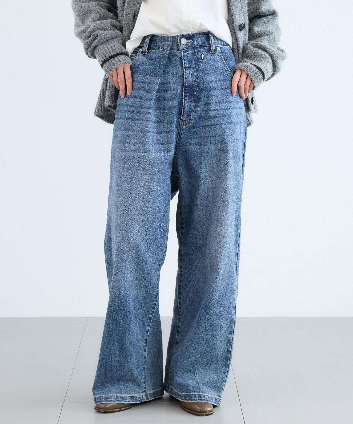 【バンヤードストーム/BARNYARDSTORM】の【『VERY』YouTube紹介アイテム】2WAYカシュクールデニム【JAPAN FABRIC】 人気、トレンドファッション・服の通販 founy(ファニー) ファッション Fashion レディースファッション Fashion for Women インディゴ Indigo Denim ヴィンテージ Vintage Style 秋 Autumn カットソー Cut and Sewn Top サスペンダー Suspenders, Braces サンダル Sandals, Summer Shoes シューズ Shoes, Footwear シンプル Simple, Minimal ストレッチ Stretch, Stretchy Fabric スニーカー Sneakers, Trainers デニム Denim, Jeans Material トレンド Trend, Trending Now 定番 Standard, Basic Item フォルム Silhouette, Form モダン Modern, Contemporary ラップ Wrap, Wrap Design 冬 Winter / This Winter おすすめ Recommended / Our Picks other-1|ID: prp329100004762232 ipo3291000000034465720