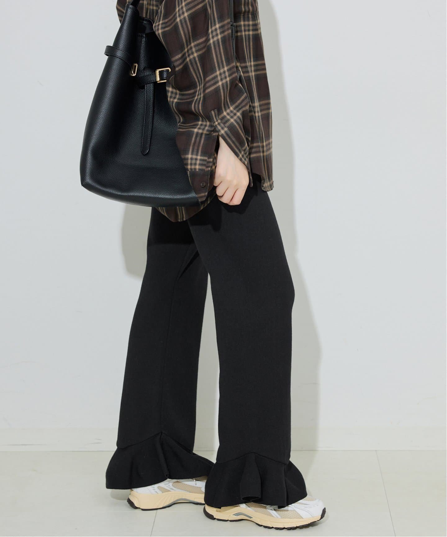 【スローブ イエナ/SLOBE IENA】のニットフリルパンツ インテリア・キッズ・メンズ・レディースファッション・服の通販 founy(ファニー) ファッション Fashion レディースファッション Fashion for Women パンツ Pants & Trousers 2025年 2025 2025-2026秋冬・A/W Autumn/Winter 2025–26 AW25–26 おすすめ Recommended / Our Picks ジャケット Jacket, Outerwear スウェット / スエット Sweatshirt, Sweatwear フリル Frill, Ruffle ミックス Mix, Mixed Style ロマンティック Romantic, Feminine Style ブラック|ID: prp329100004762233 ipo3291000000034465742