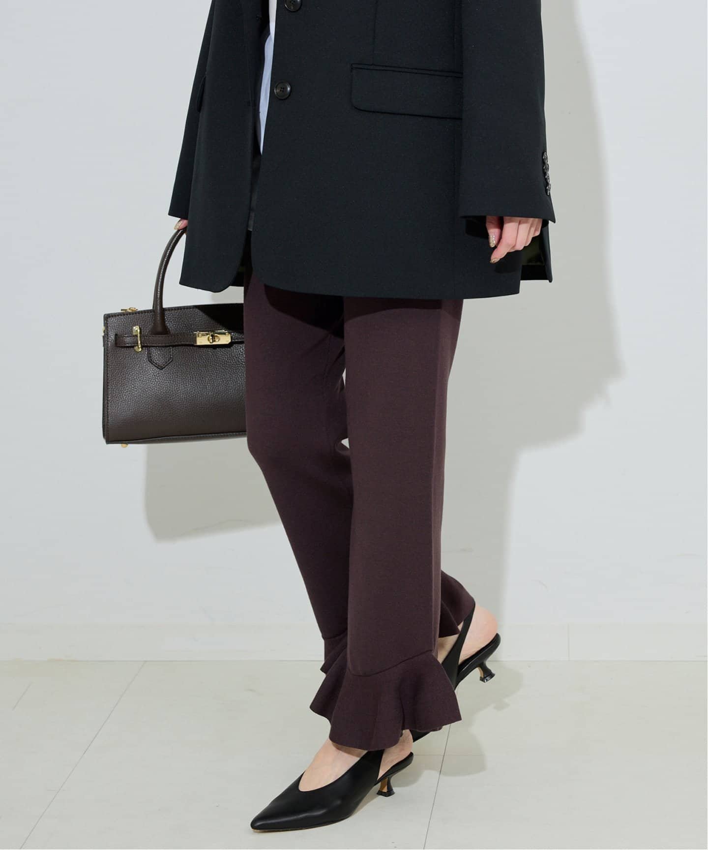 【スローブ イエナ/SLOBE IENA】のニットフリルパンツ インテリア・キッズ・メンズ・レディースファッション・服の通販 founy(ファニー) ファッション Fashion レディースファッション Fashion for Women パンツ Pants & Trousers 2025年 2025 2025-2026秋冬・A/W Autumn/Winter 2025–26 AW25–26 おすすめ Recommended / Our Picks ジャケット Jacket, Outerwear スウェット / スエット Sweatshirt, Sweatwear フリル Frill, Ruffle ミックス Mix, Mixed Style ロマンティック Romantic, Feminine Style ブラウン|ID: prp329100004762233 ipo3291000000034465743