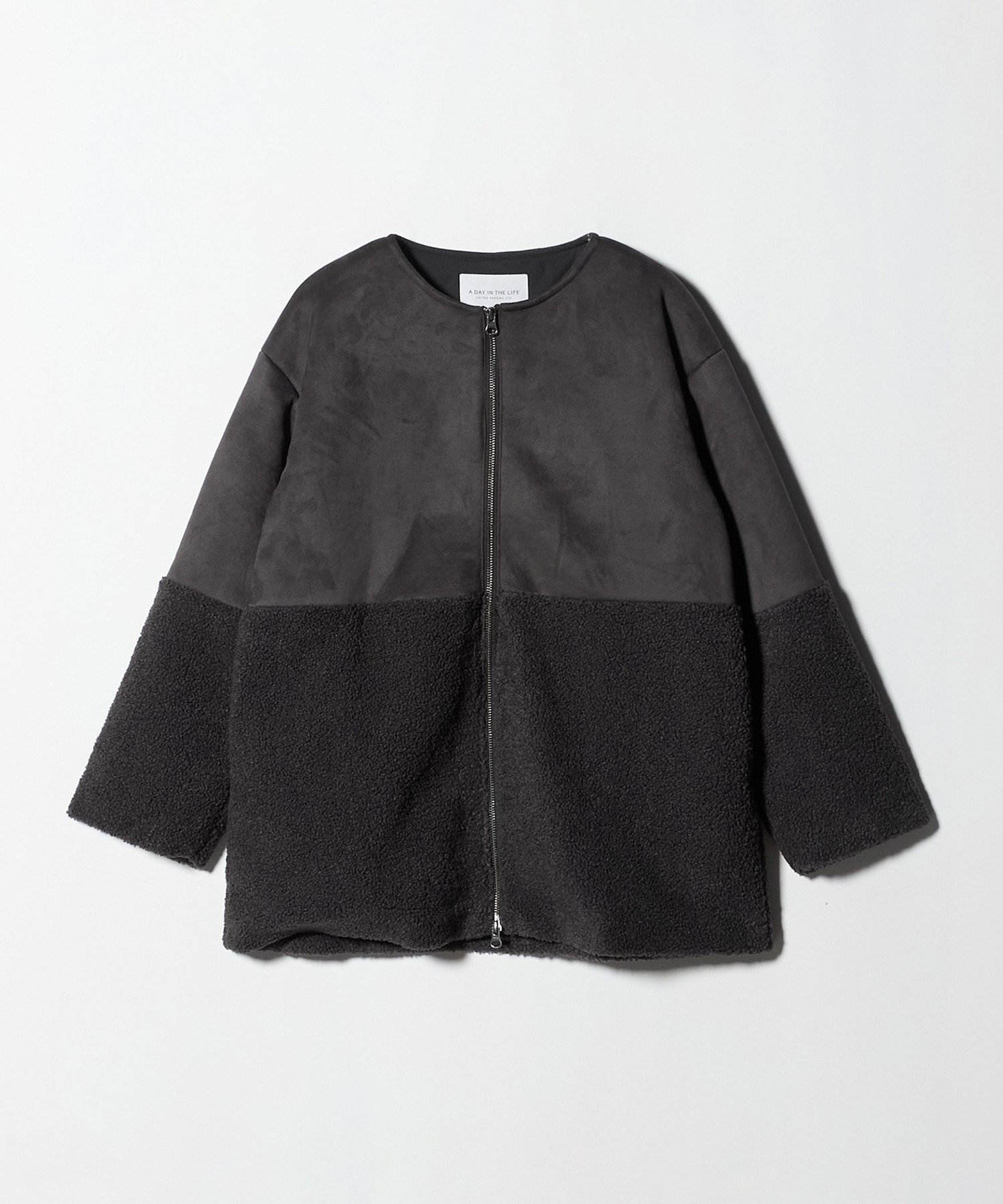 【ユナイテッドアローズ/UNITED ARROWS】のフェイクムートン ボア ノーカラーコート A DAY IN THE LIFE インテリア・キッズ・メンズ・レディースファッション・服の通販 founy(ファニー) 　ファッション　Fashion　レディースファッション　Fashion for Women　アウター　Coat / Outerwear Collection　コート・ロングコート・ピーコート　Long Coats, Peacoats & More　カットソー　Cut and Sewn Top　デニム　Denim, Jeans Material　トレンド　Trend, Trending Now　なめらか　Smooth, Silky Texture　ハイネック　High Neck, Mock Neck　バランス　Balance, Style Balance　フェイクムートン　Faux Shearling, Faux Mouton　ミドル　Middle Length, Mid Height　アウトレット　Outlet / Clearance　おすすめ　Recommended / Our Picks　エレガント 上品　Elegant　ビジネス 仕事 通勤　Business / Work / Commuting　DK.GRAY|ID: prp329100004762245 ipo3291000000034597273