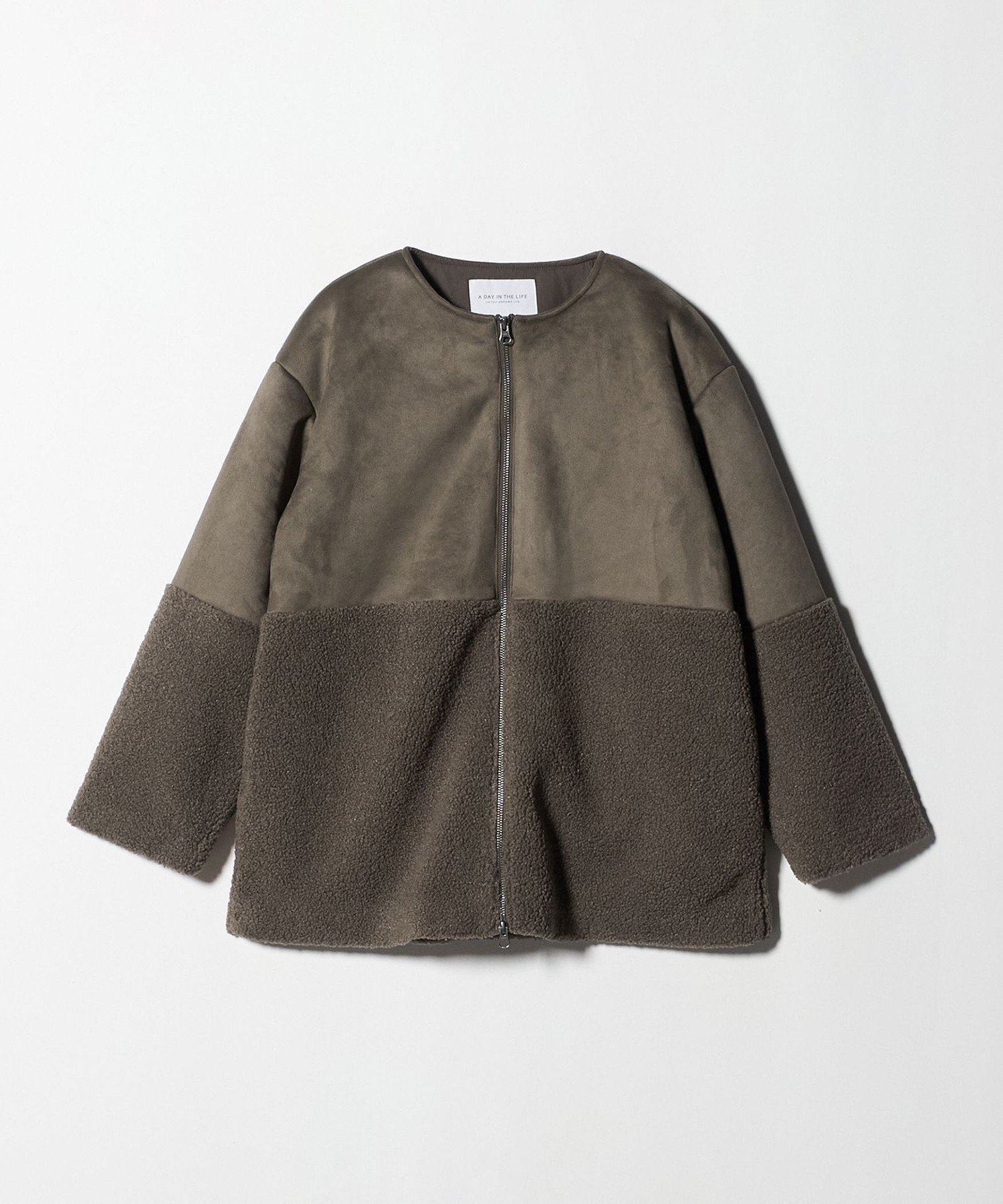 【ユナイテッドアローズ/UNITED ARROWS】のフェイクムートン ボア ノーカラーコート A DAY IN THE LIFE インテリア・キッズ・メンズ・レディースファッション・服の通販 founy(ファニー) 　ファッション　Fashion　レディースファッション　Fashion for Women　アウター　Coat / Outerwear Collection　コート・ロングコート・ピーコート　Long Coats, Peacoats & More　カットソー　Cut and Sewn Top　デニム　Denim, Jeans Material　トレンド　Trend, Trending Now　なめらか　Smooth, Silky Texture　ハイネック　High Neck, Mock Neck　バランス　Balance, Style Balance　フェイクムートン　Faux Shearling, Faux Mouton　ミドル　Middle Length, Mid Height　アウトレット　Outlet / Clearance　おすすめ　Recommended / Our Picks　エレガント 上品　Elegant　ビジネス 仕事 通勤　Business / Work / Commuting　MOCA|ID: prp329100004762245 ipo3291000000034597274