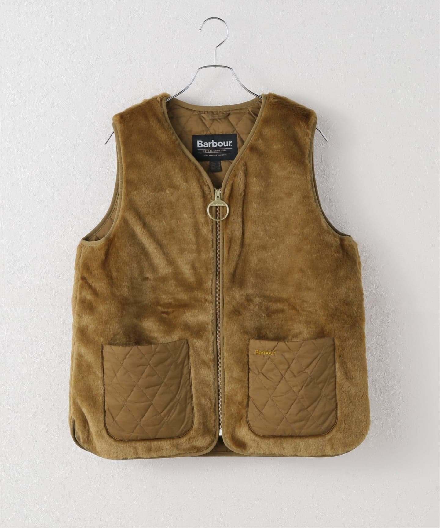 【イエナ/IENA】のBarbour/バブアー KARIN FAUX FUR GILET ベスト LGI0201 インテリア・キッズ・メンズ・レディースファッション・服の通販 founy(ファニー) ファッション Fashion レディースファッション Fashion for Women アウター Coat / Outerwear Collection トップス・カットソー Cut & Sew Tops ベスト&ジレ / 重ね着スタイル Vests & Gilets おすすめ Recommended / Our Picks ベスト Vest, Waistcoat ブラウン|ID: prp329100004762254 ipo3291000000034465985
