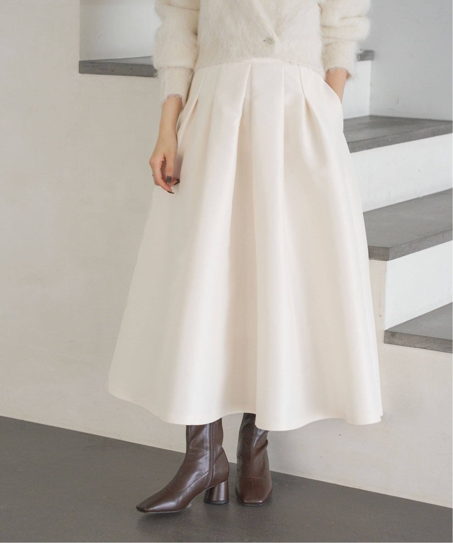 【ノーブル / スピック&スパン/NOBLE / Spick & Span】のボリュームフォルムスカート インテリア・キッズ・メンズ・レディースファッション・服の通販 founy(ファニー) ファッション Fashion レディースファッション Fashion for Women スカート Skirts サテン Satin, Glossy Fabric ダブル Double, Double-Breasted トレンド Trend, Trending Now フォルム Silhouette, Form フレア Flare, Flared ホワイト A|ID: prp329100004762301 ipo3291000000034577323